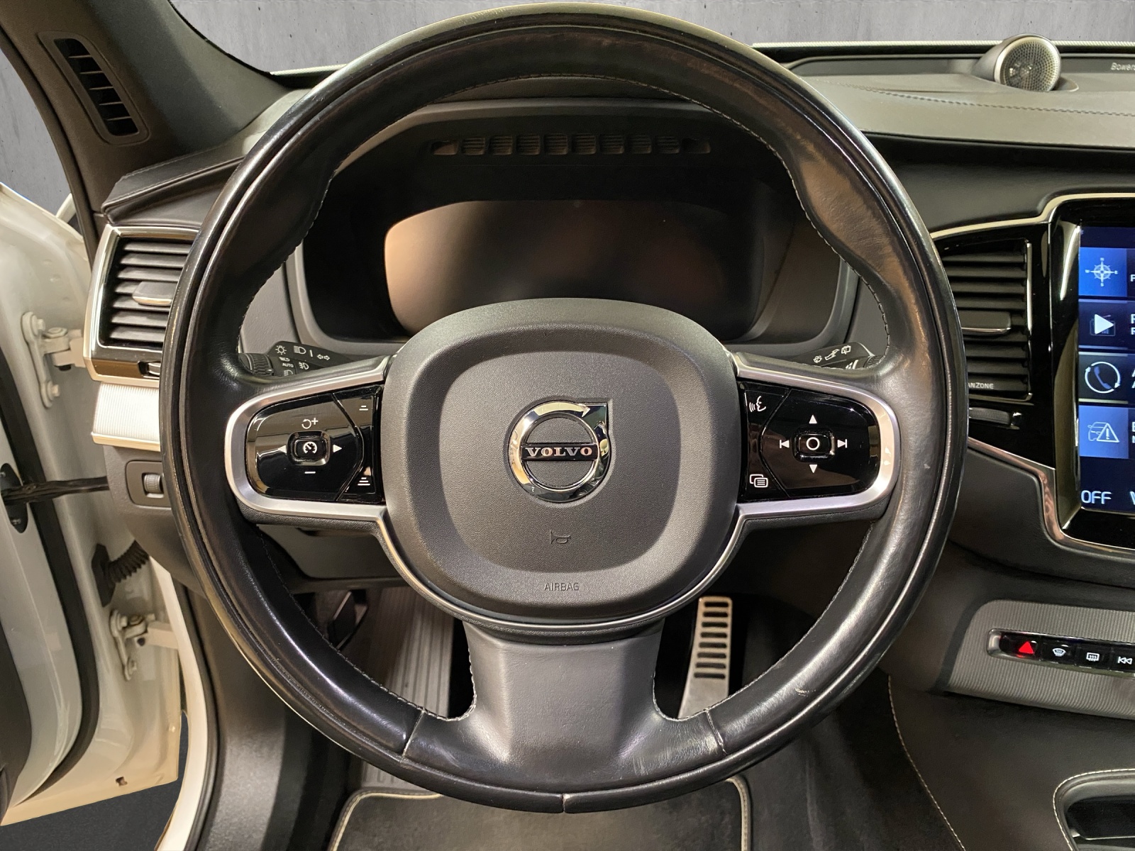 VOLVO XC90 T6 AWD R-Design Geartronic-image-9
