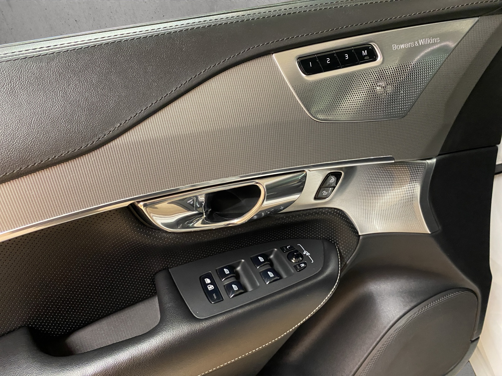 VOLVO XC90 T6 AWD R-Design Geartronic-image-8