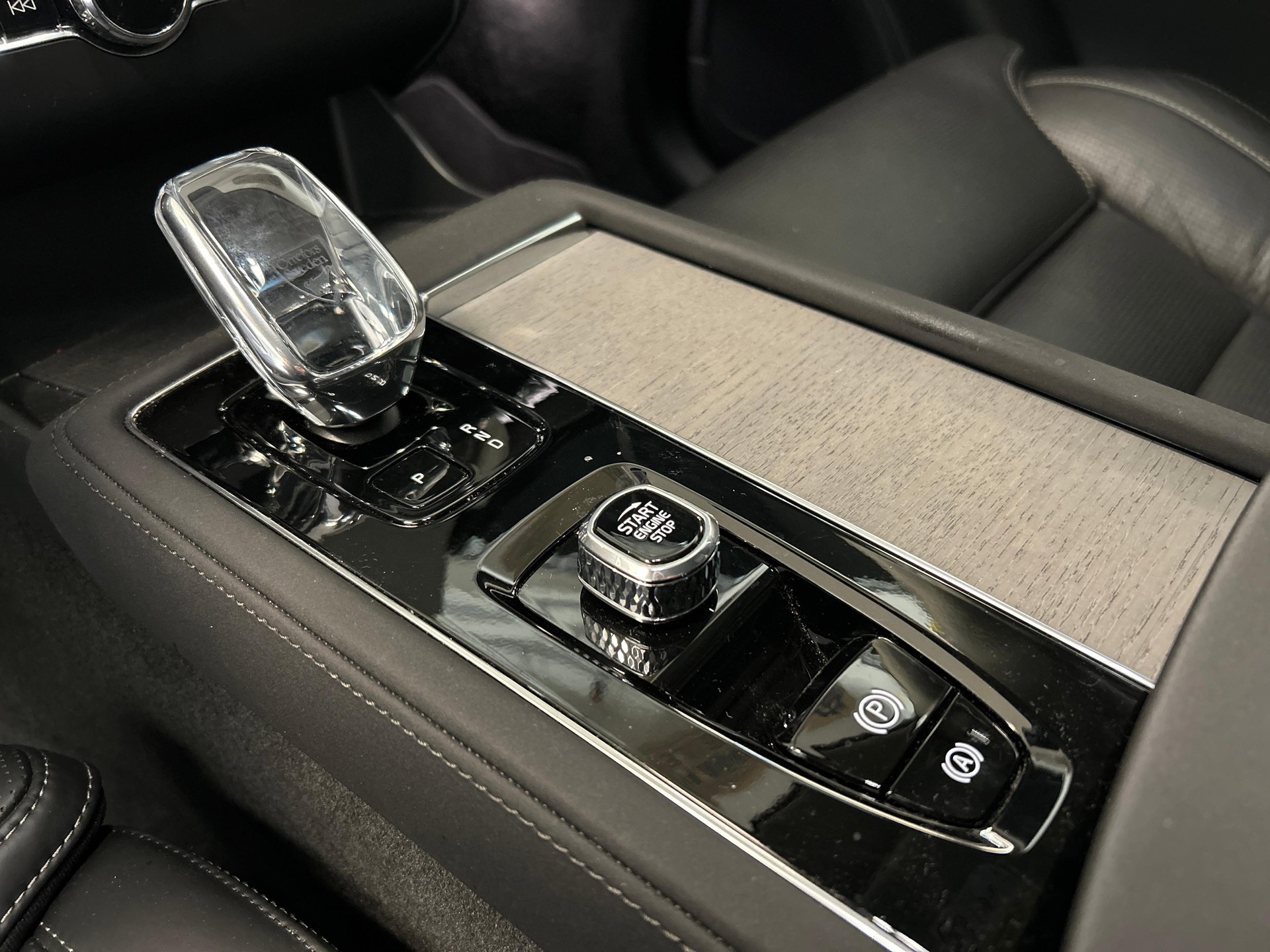 VOLVO XC90 2.0 B5 MH Plus Bright AWD-image-14