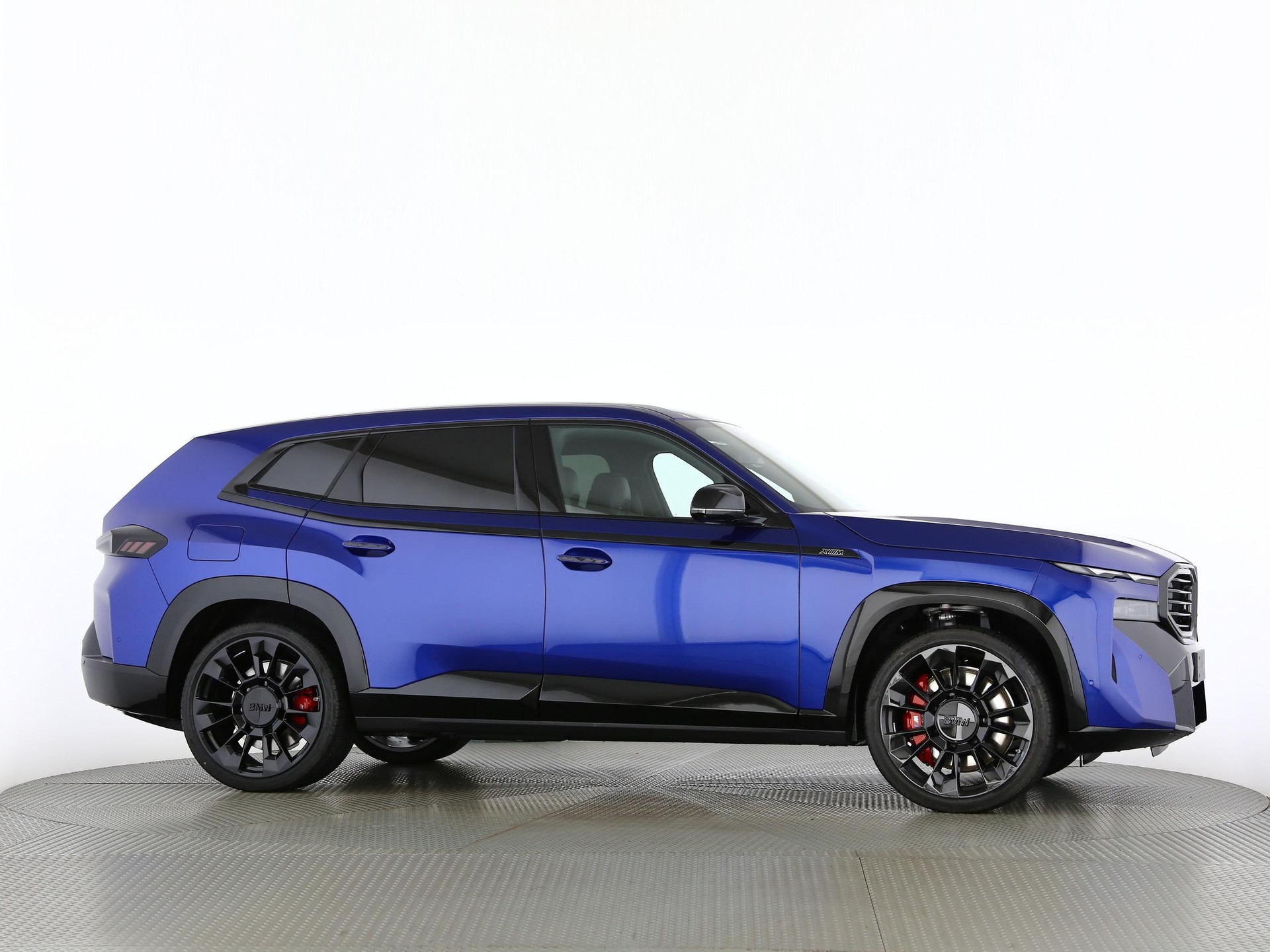 BMW XM 50e Plug-in Hybrid-image-24