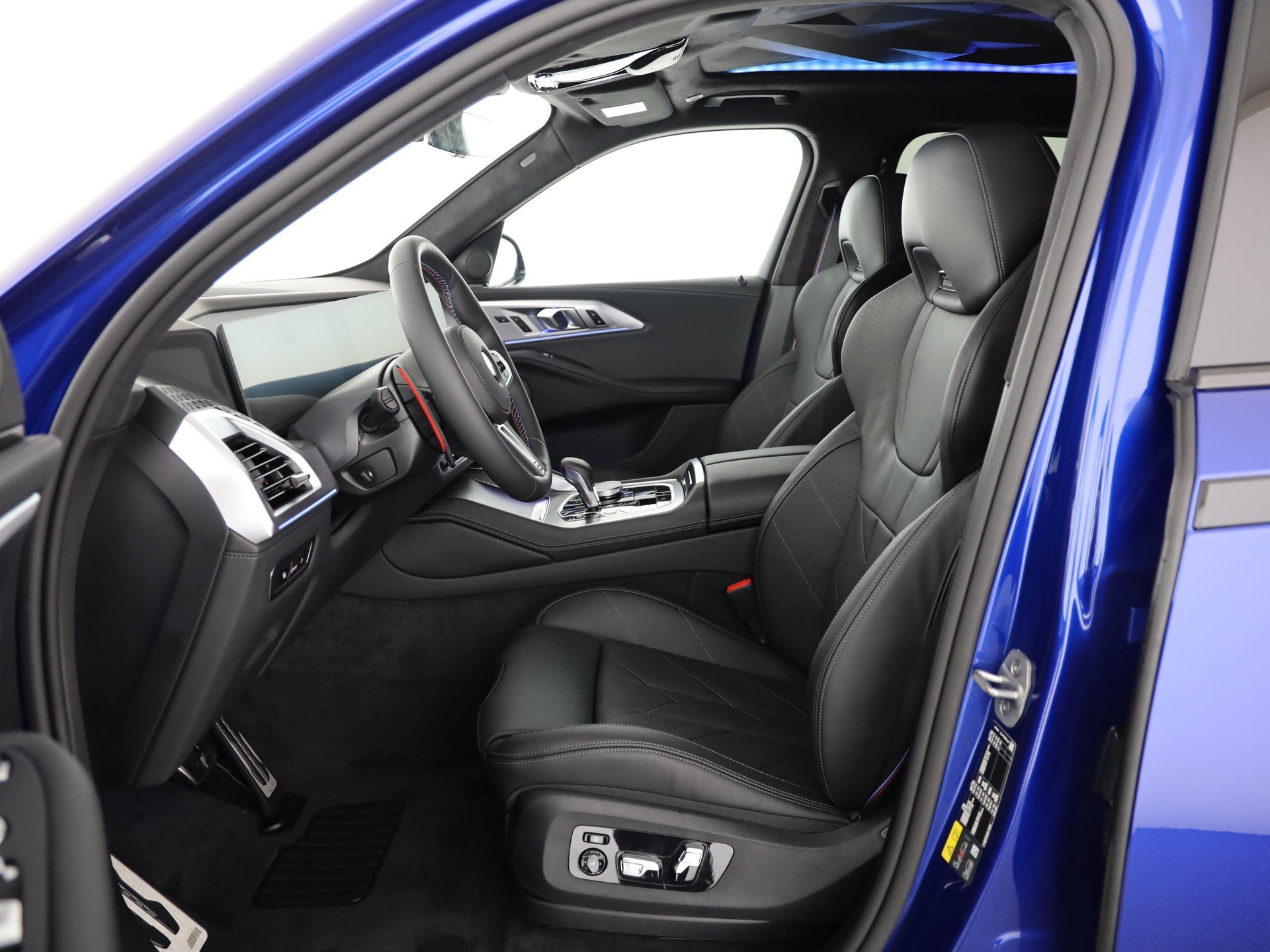 BMW XM 50e Plug-in Hybrid-image-4