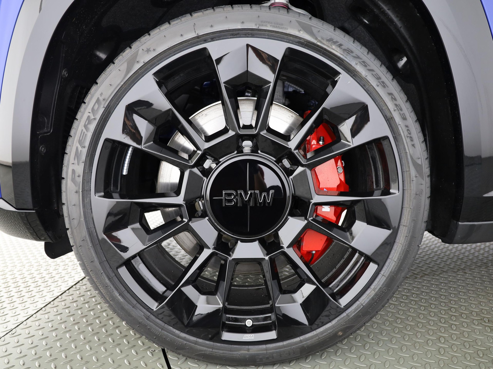 BMW XM 50e Plug-in Hybrid-image-3