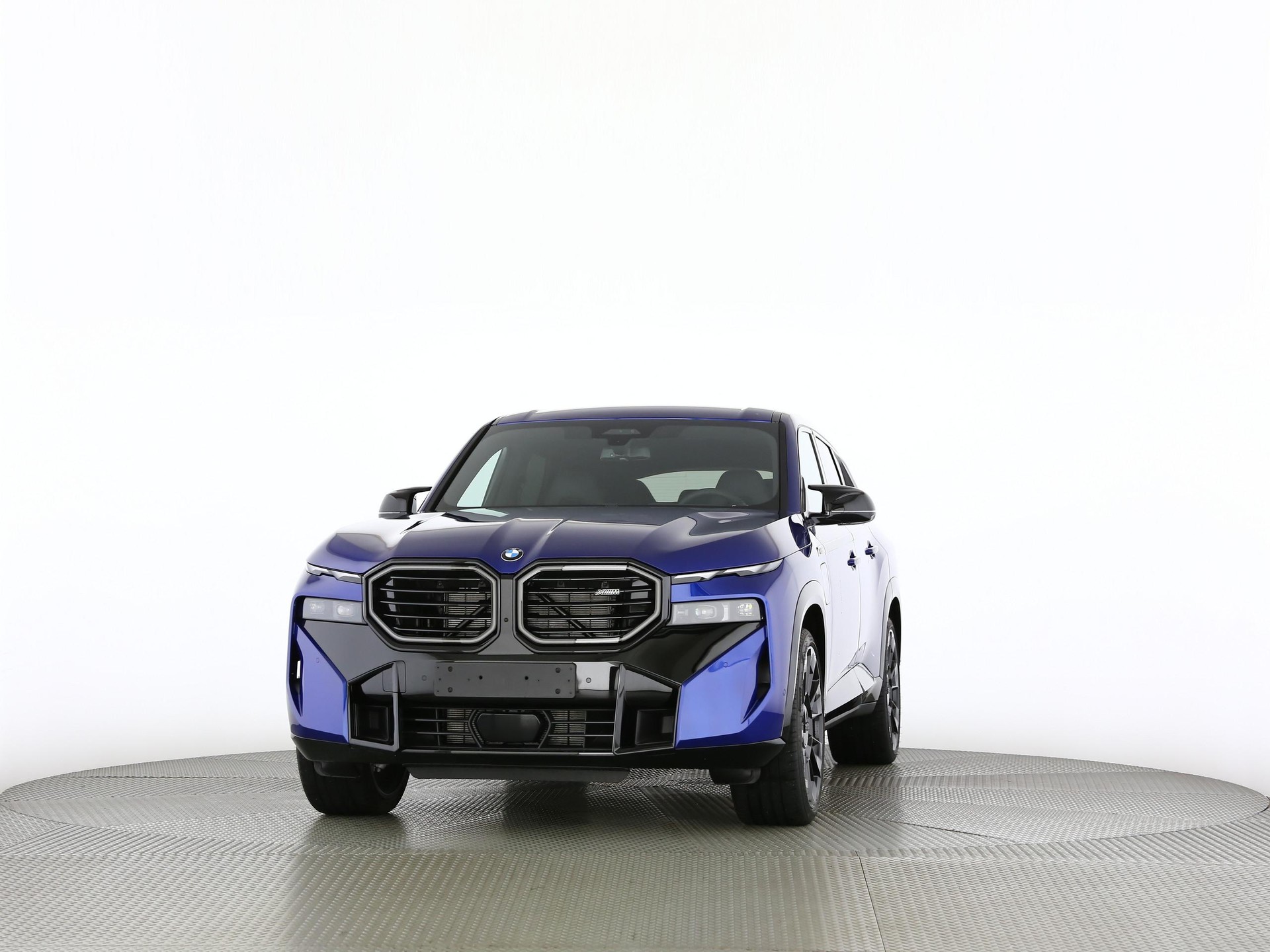 BMW XM 50e Plug-in Hybrid-image-6