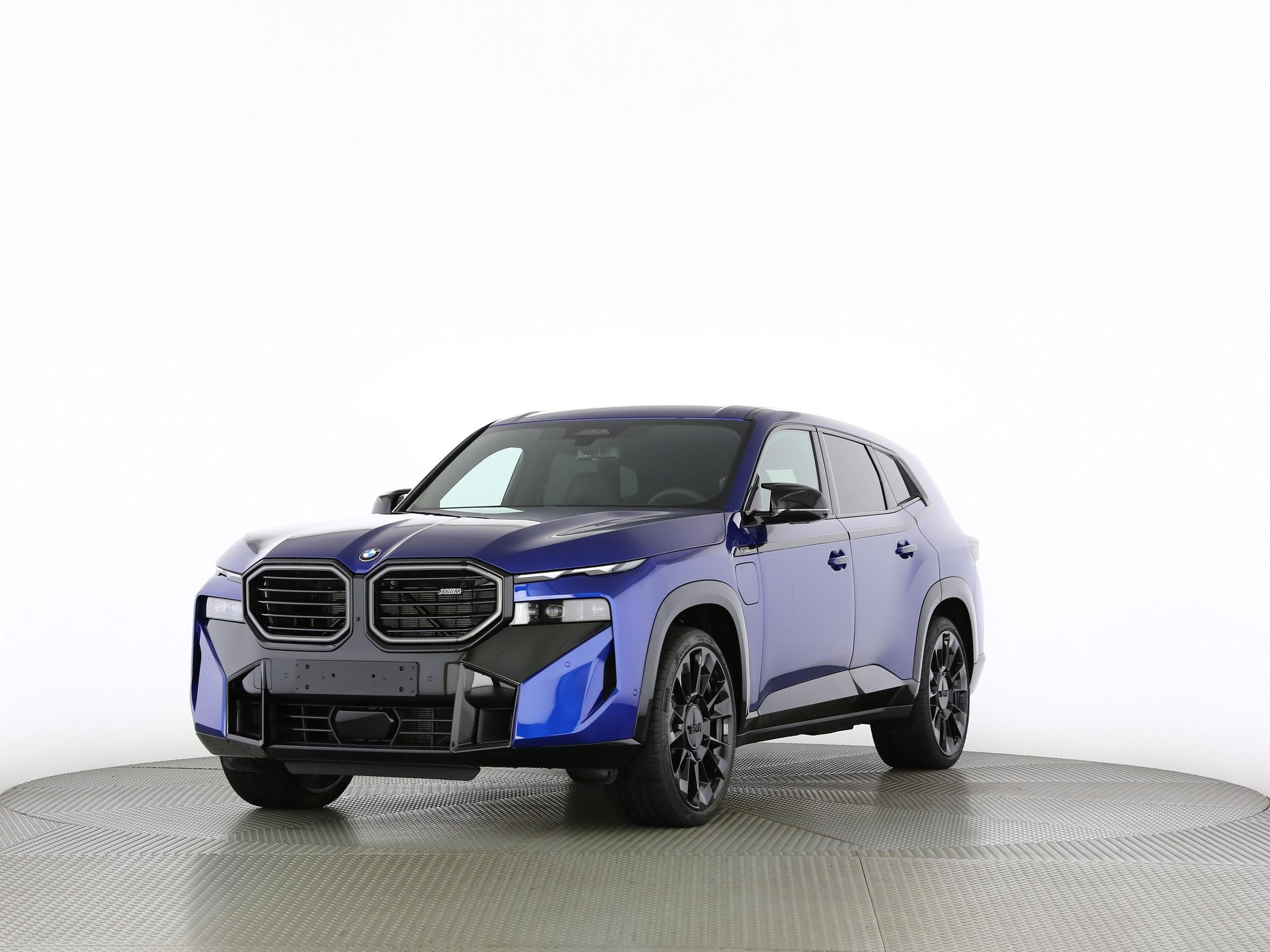 BMW XM 50e Plug-in Hybrid-image-7