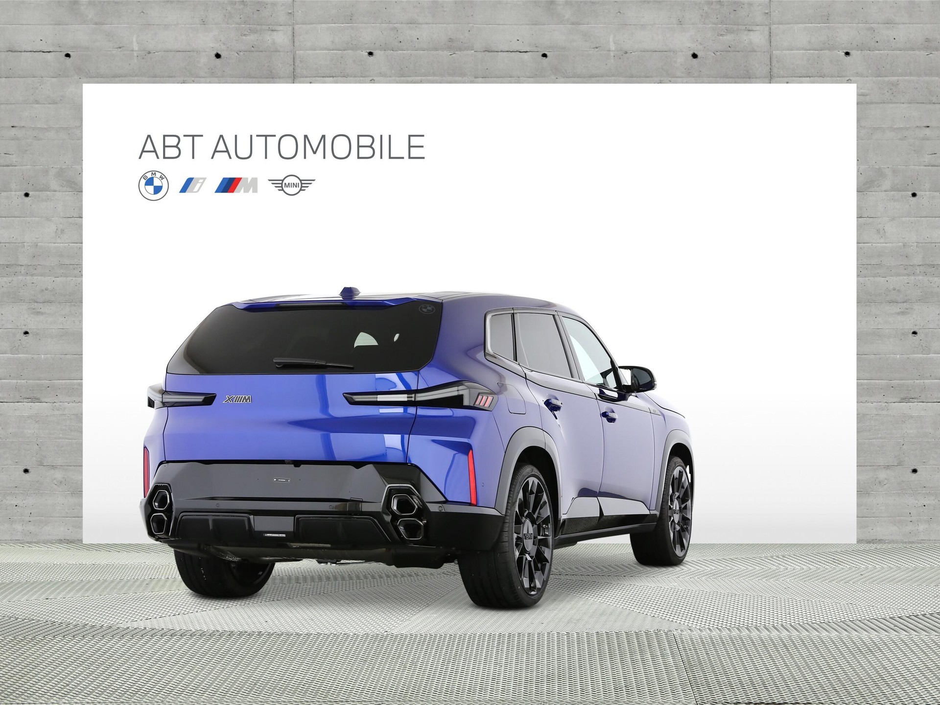 BMW XM 50e Plug-in Hybrid-image-2