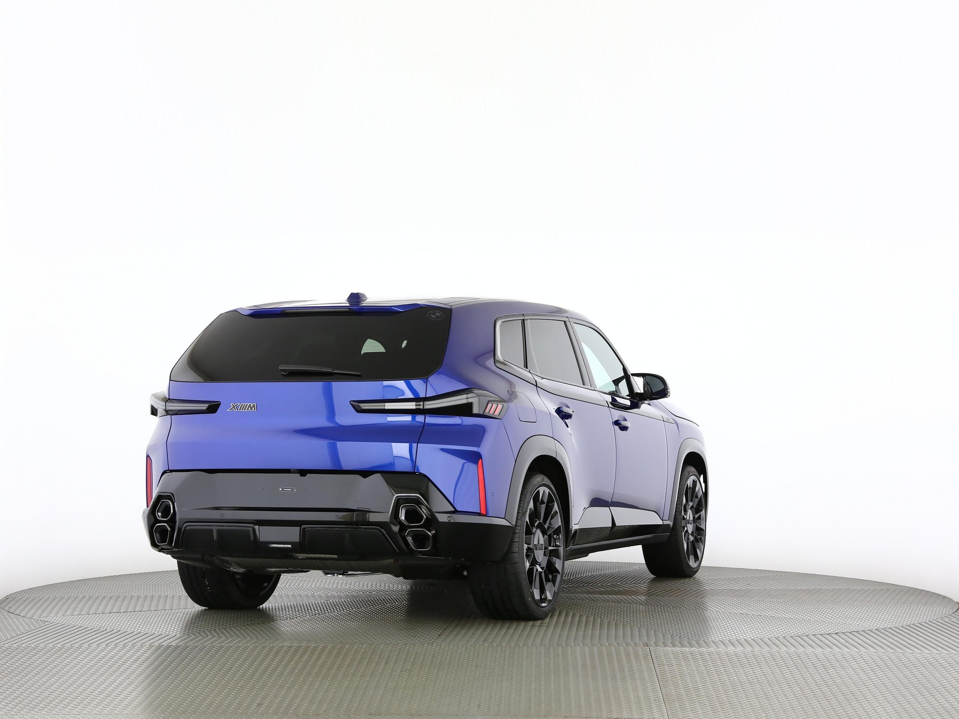BMW XM 50e Plug-in Hybrid-image-18