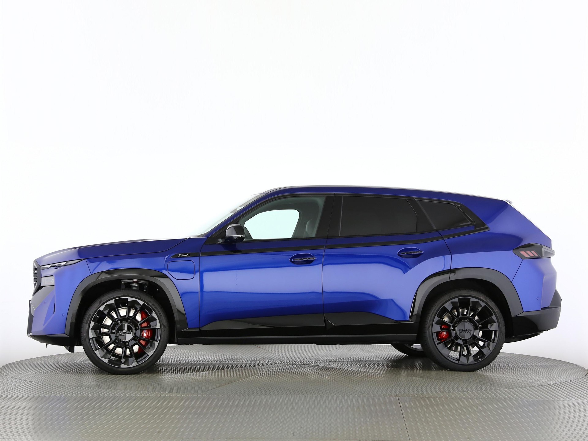 BMW XM 50e Plug-in Hybrid-image-11