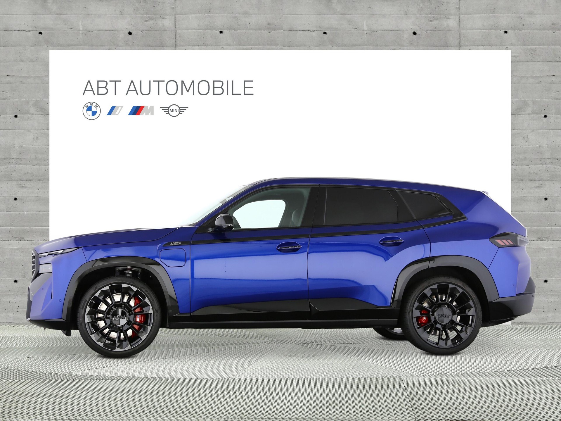 BMW XM 50e Plug-in Hybrid-image-1