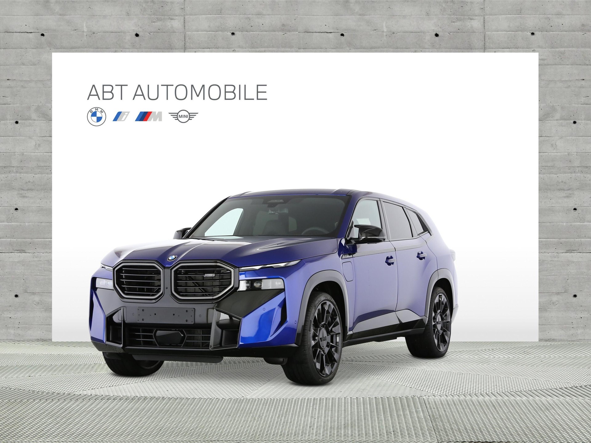 BMW XM 50e Plug-in Hybrid-image-0