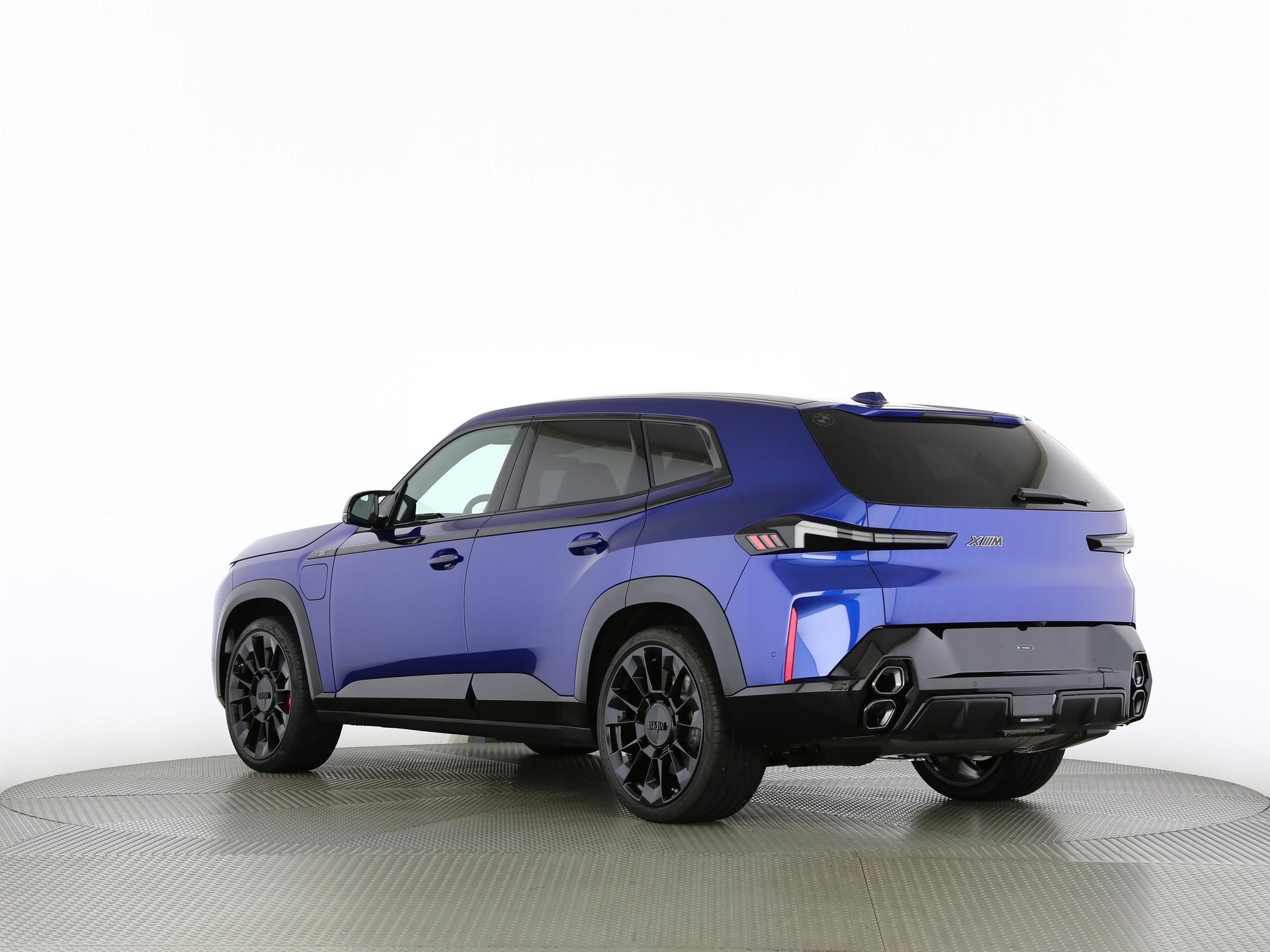 BMW XM 50e Plug-in Hybrid-image-15