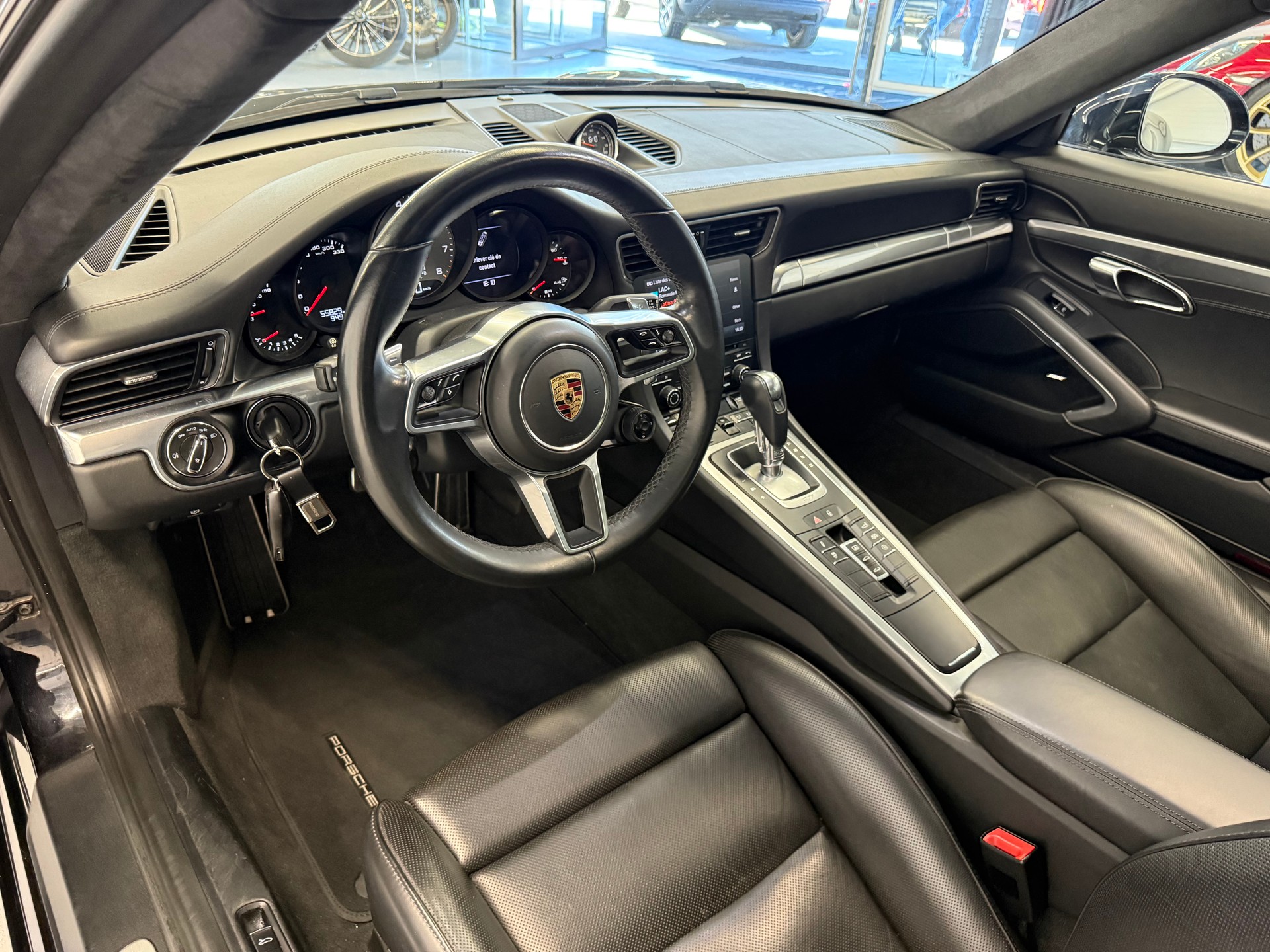 PORSCHE 911 Carrera 4S PDK fulls black modèle 2017 CH Auto-image-13