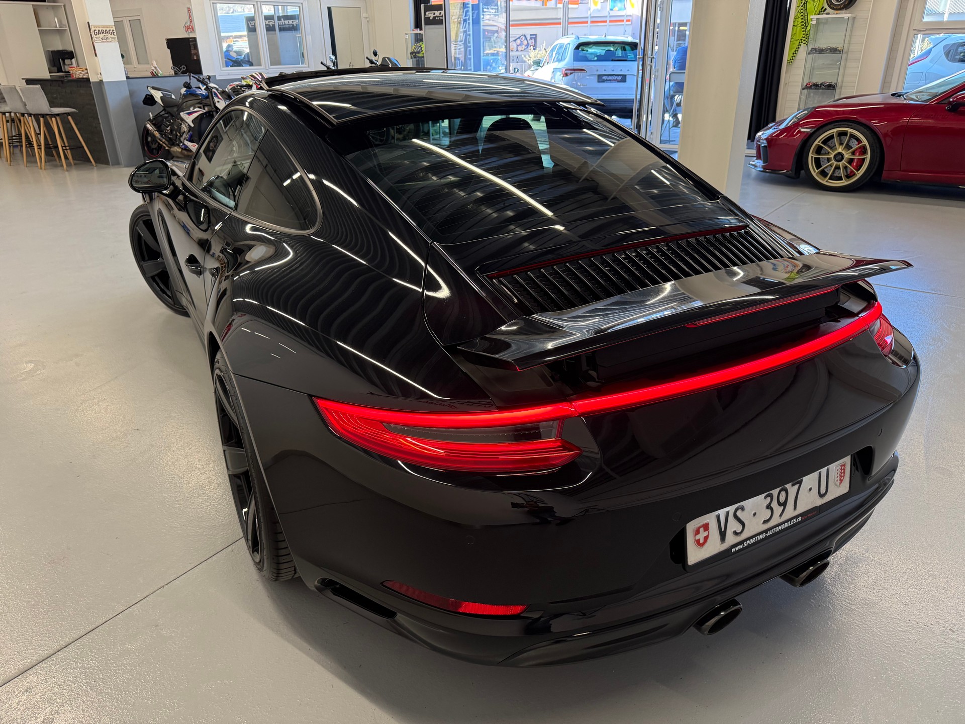 PORSCHE 911 Carrera 4S PDK fulls black modèle 2017 CH Auto-image-12