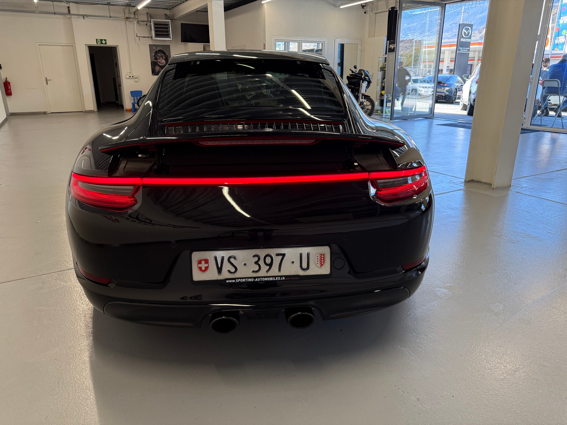 PORSCHE 911 Carrera 4S PDK fulls black modèle 2017 CH Auto-image-11