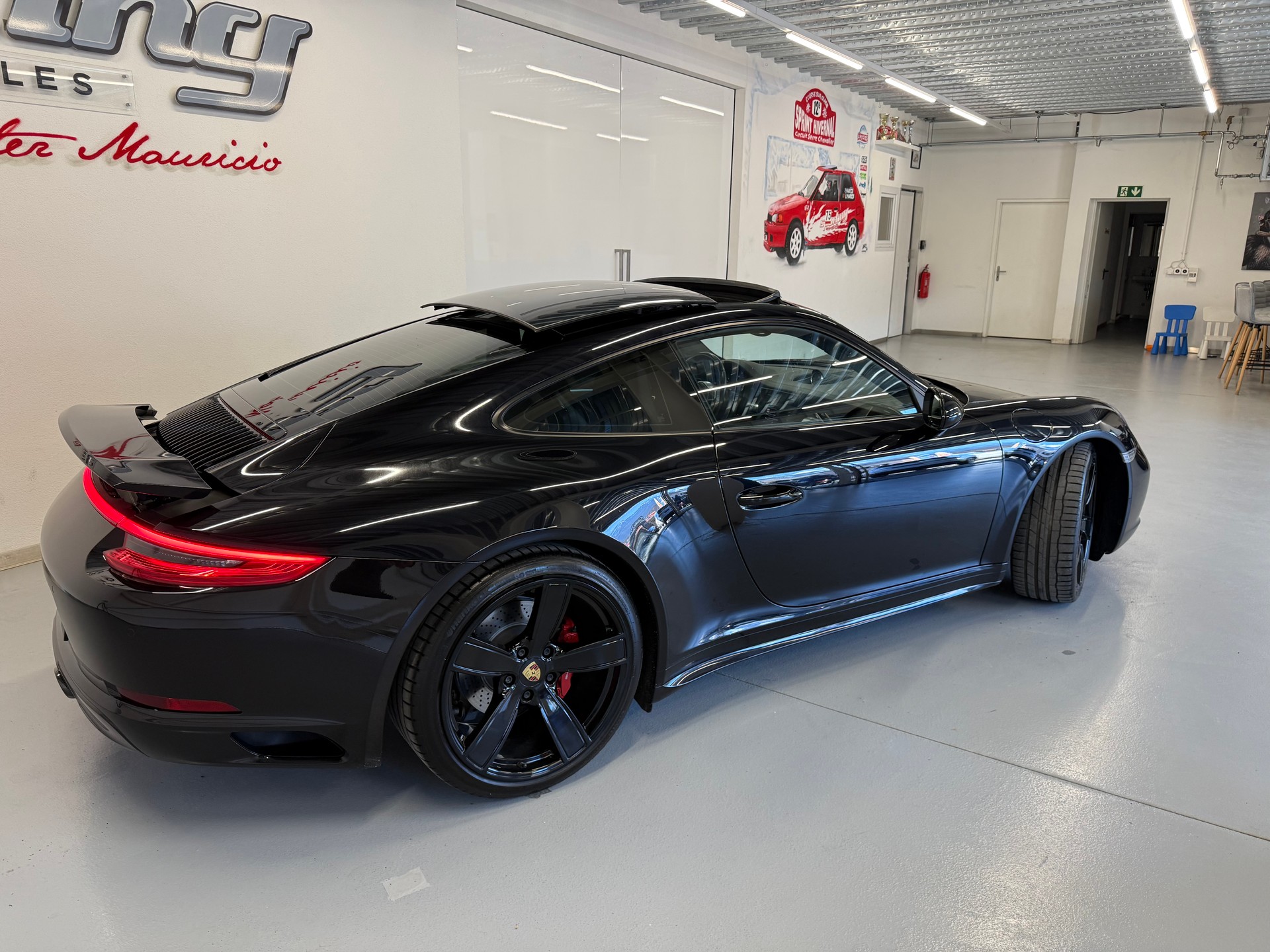 PORSCHE 911 Carrera 4S PDK fulls black modèle 2017 CH Auto-image-7