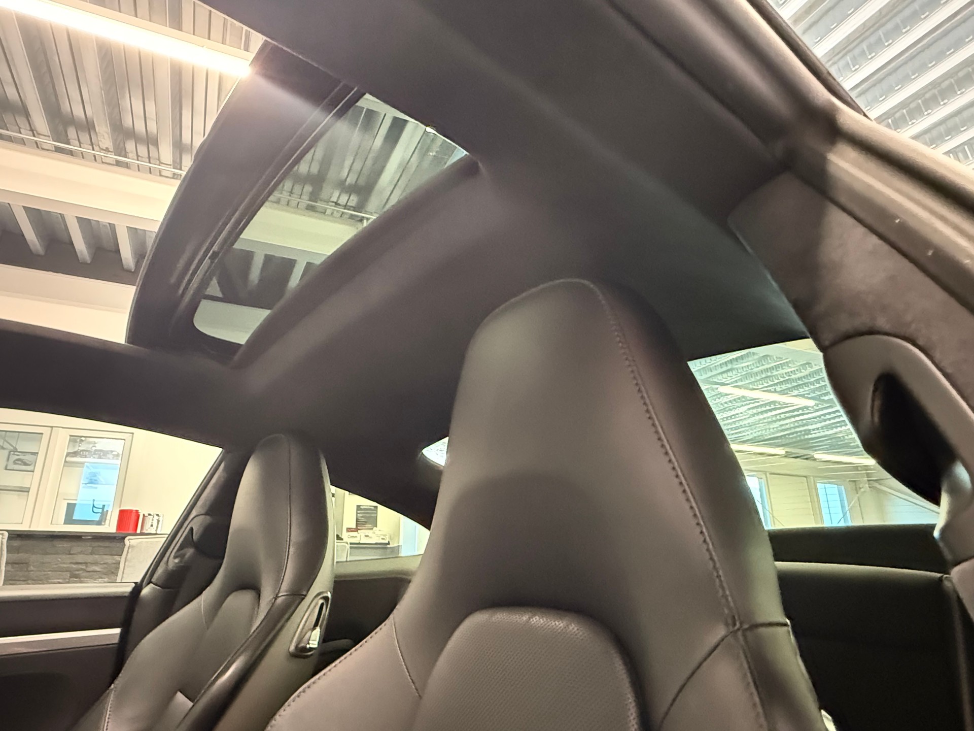 PORSCHE 911 Carrera 4S PDK fulls black modèle 2017 CH Auto-image-29