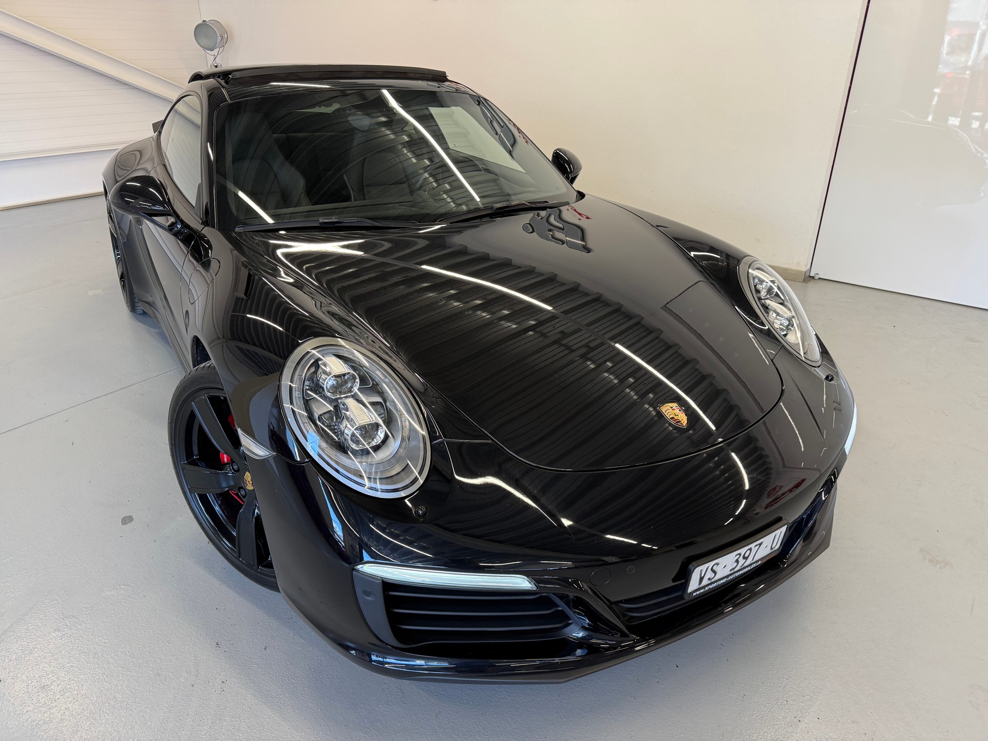 PORSCHE 911 Carrera 4S PDK fulls black modèle 2017 CH Auto-image-3