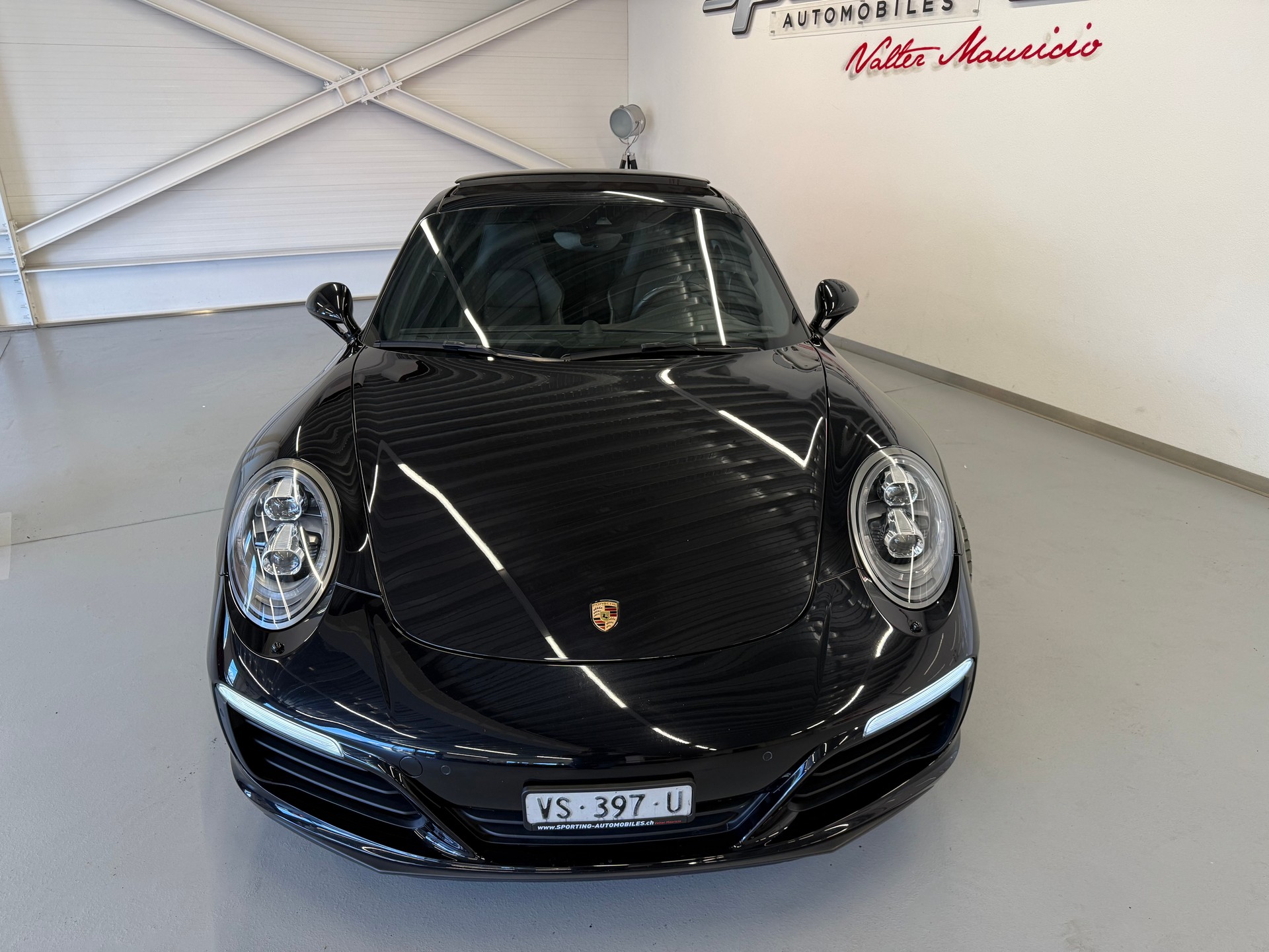 PORSCHE 911 Carrera 4S PDK fulls black modèle 2017 CH Auto-image-4