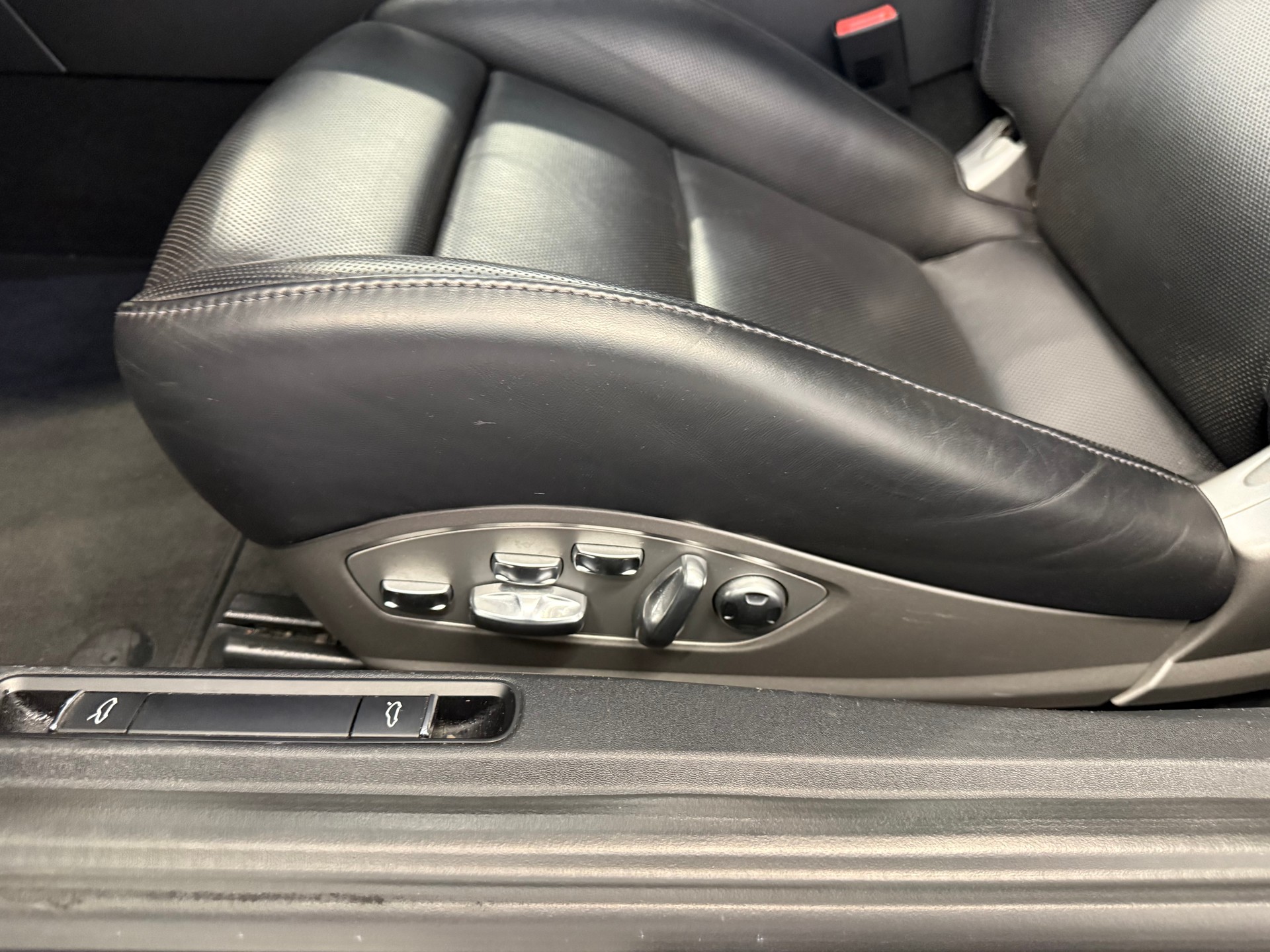PORSCHE 911 Carrera 4S PDK fulls black modèle 2017 CH Auto-image-18
