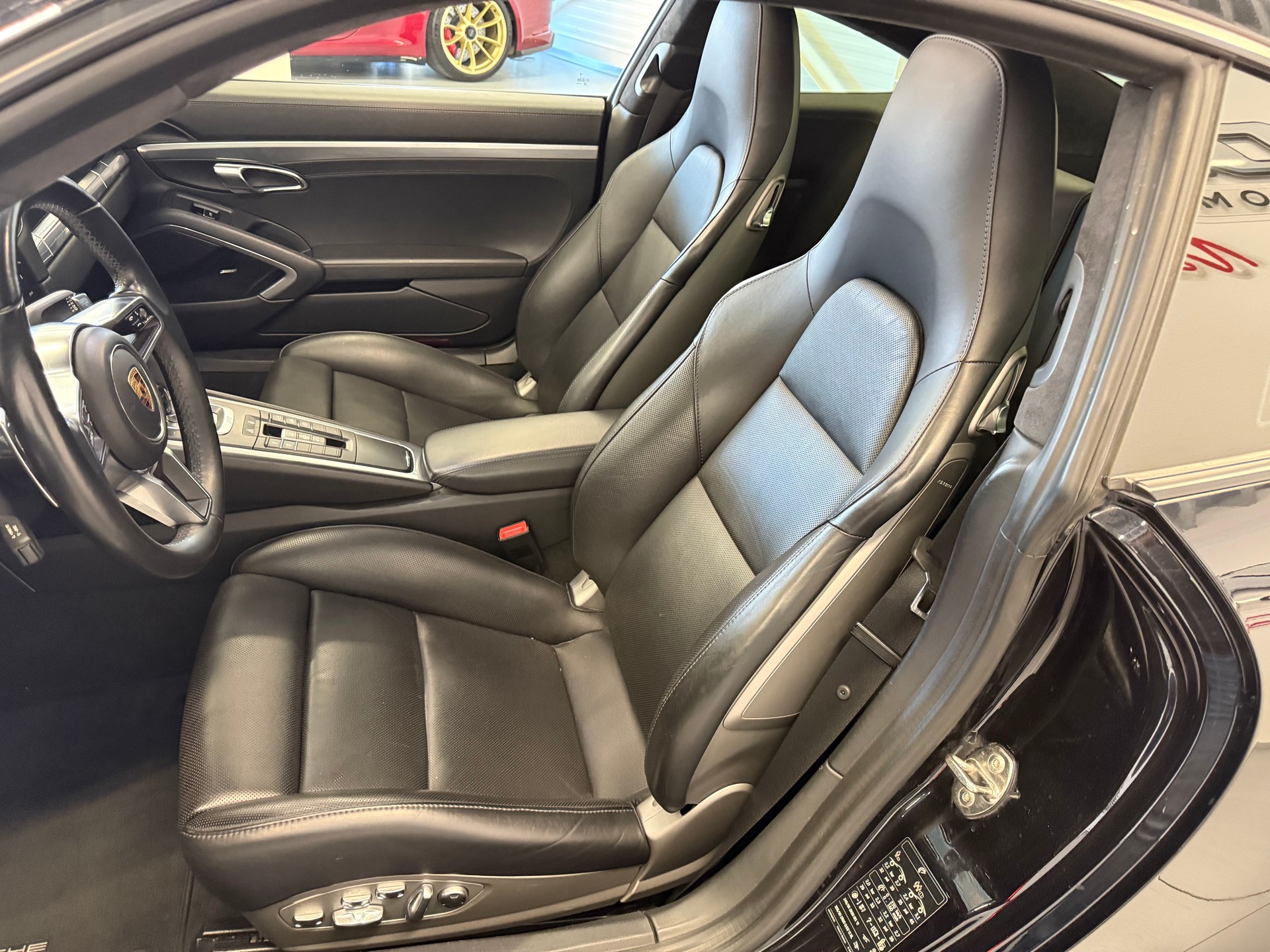 PORSCHE 911 Carrera 4S PDK fulls black modèle 2017 CH Auto-image-14