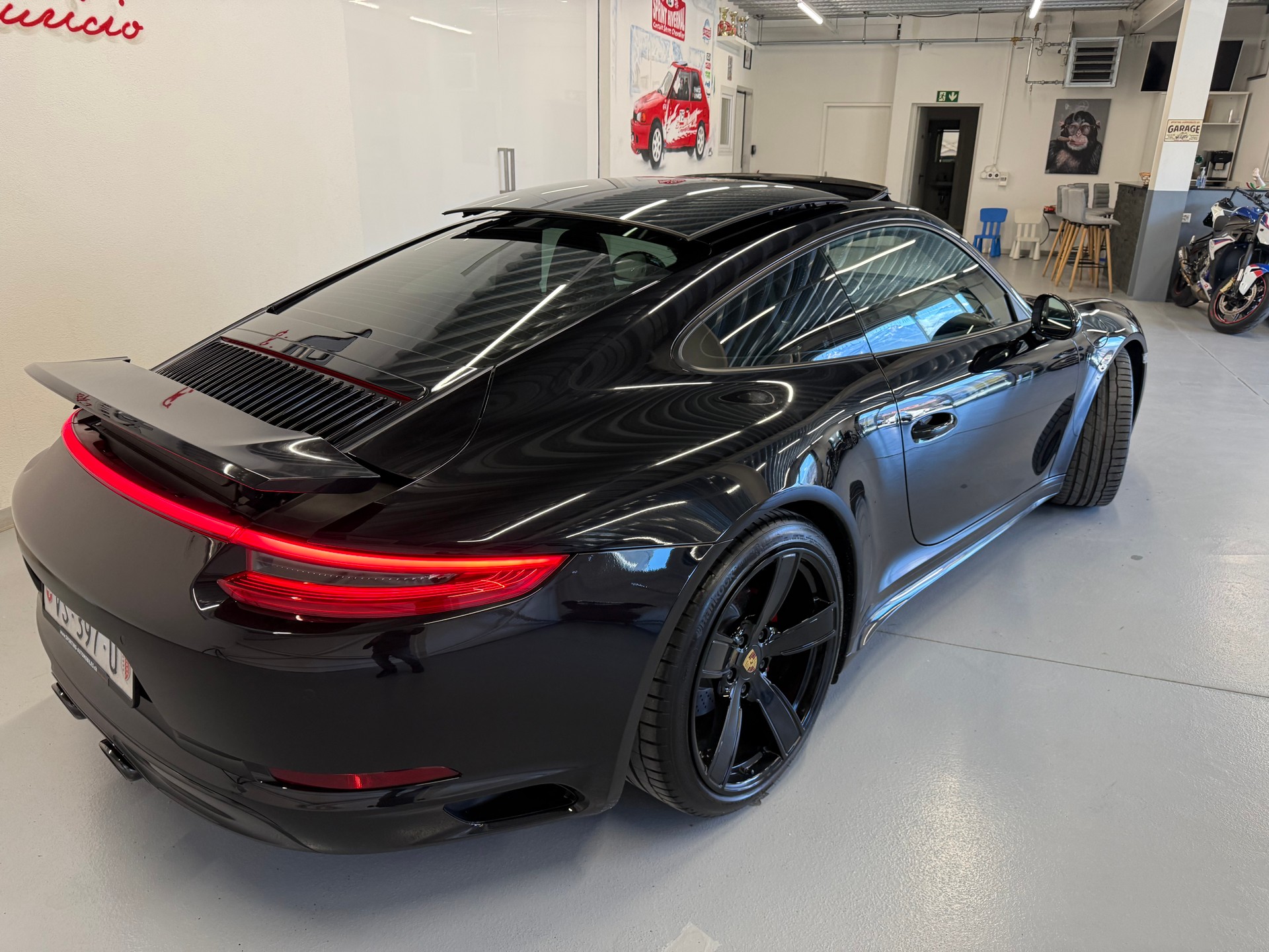 PORSCHE 911 Carrera 4S PDK fulls black modèle 2017 CH Auto-image-8