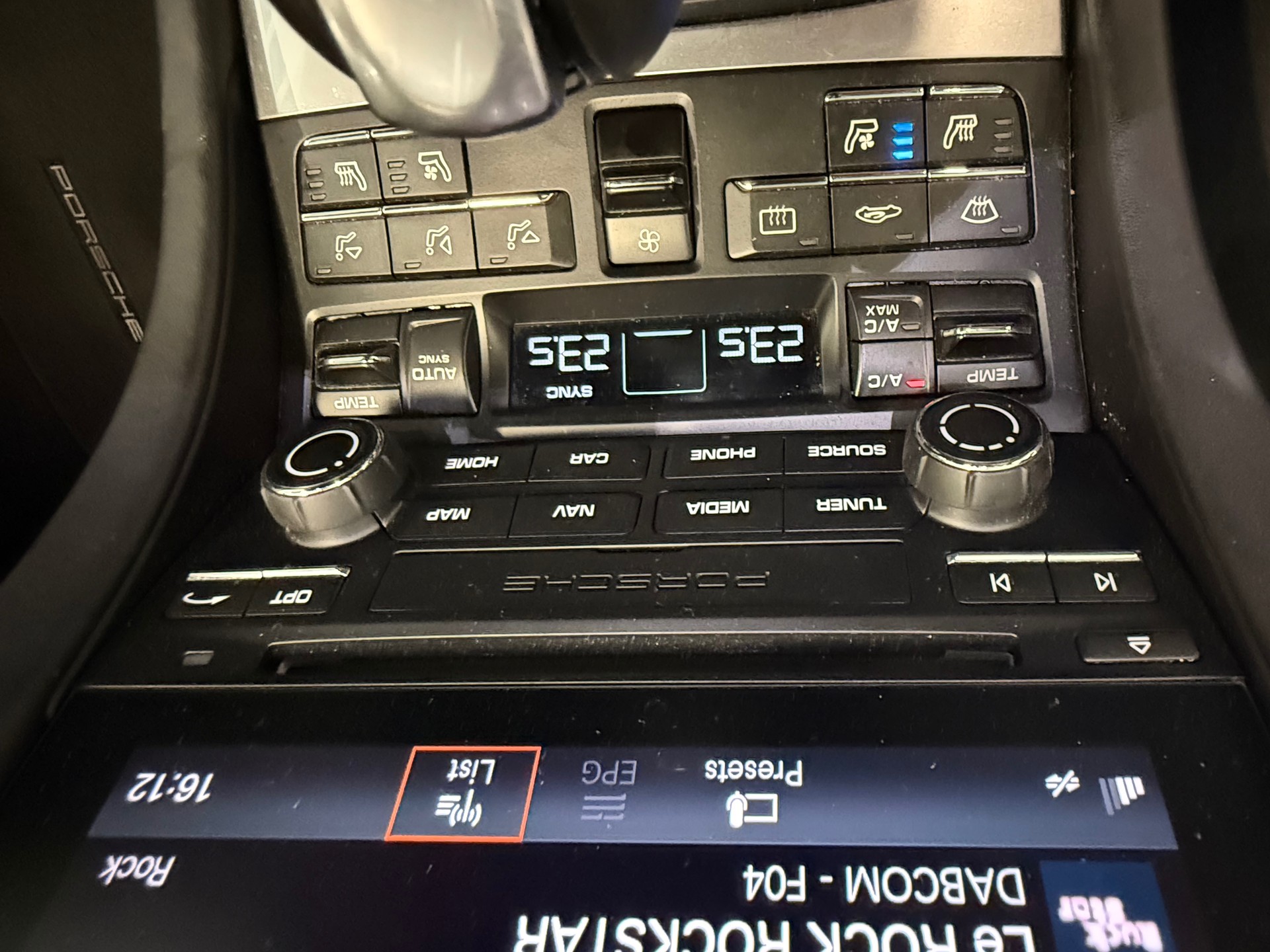 PORSCHE 911 Carrera 4S PDK fulls black modèle 2017 CH Auto-image-22