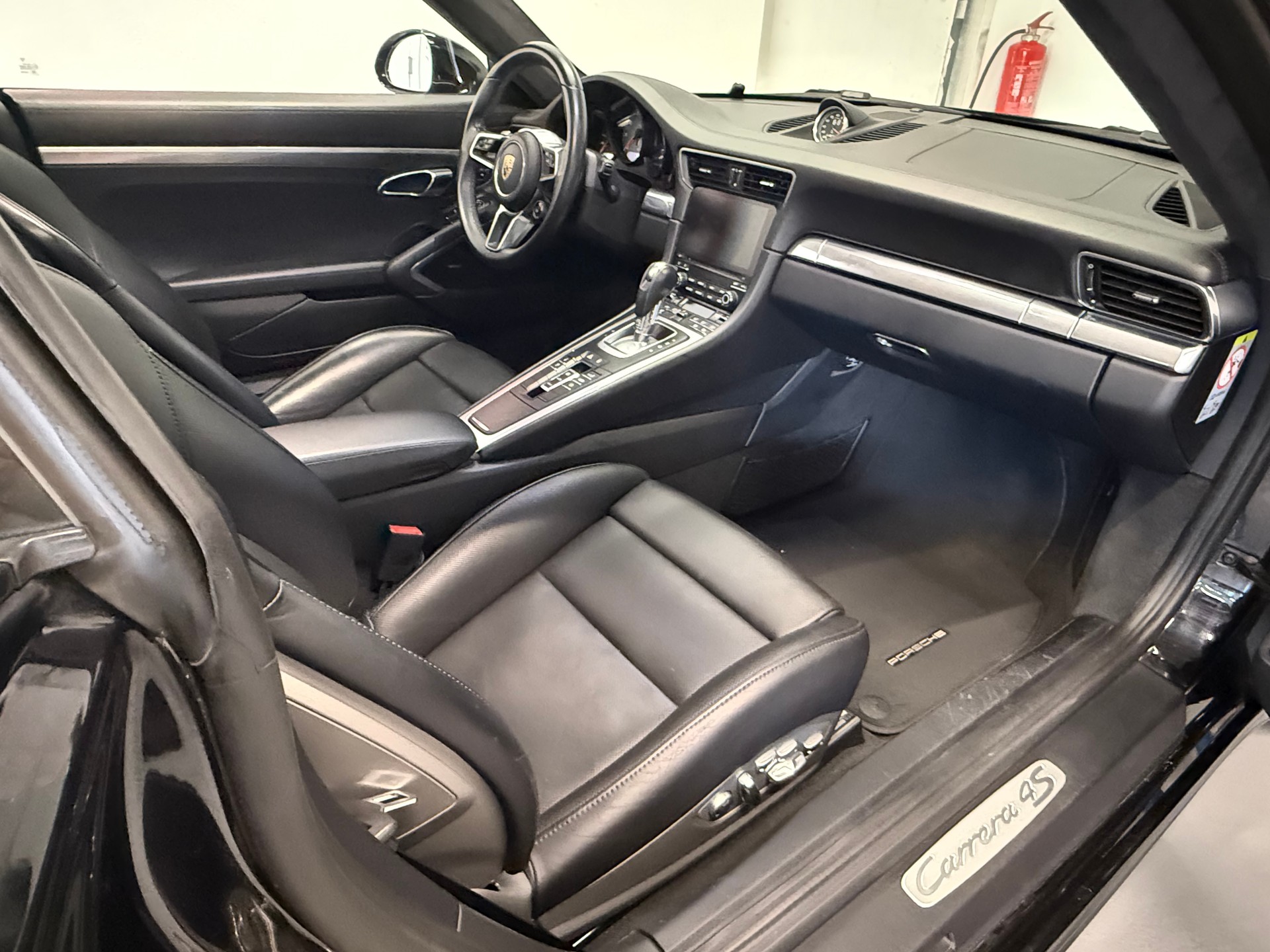 PORSCHE 911 Carrera 4S PDK fulls black modèle 2017 CH Auto-image-15