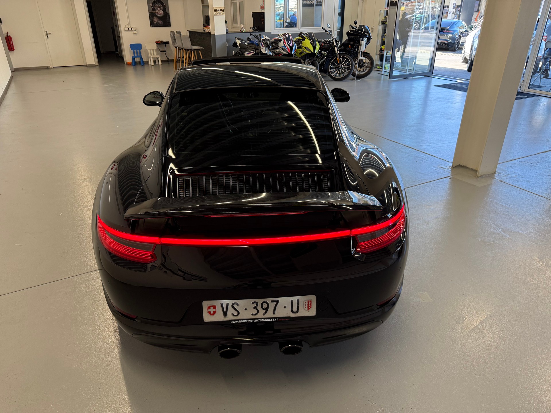 PORSCHE 911 Carrera 4S PDK fulls black modèle 2017 CH Auto-image-10