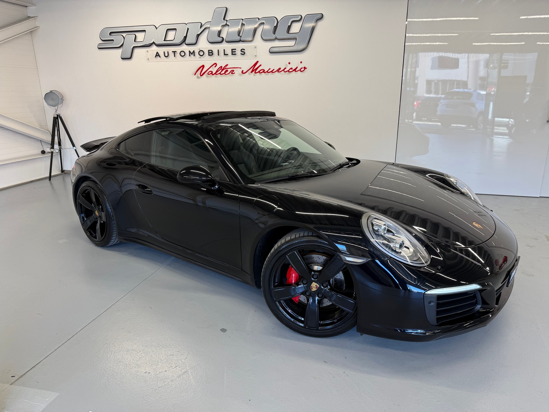 PORSCHE 911 Carrera 4S PDK fulls black modèle 2017 CH Auto-image-2