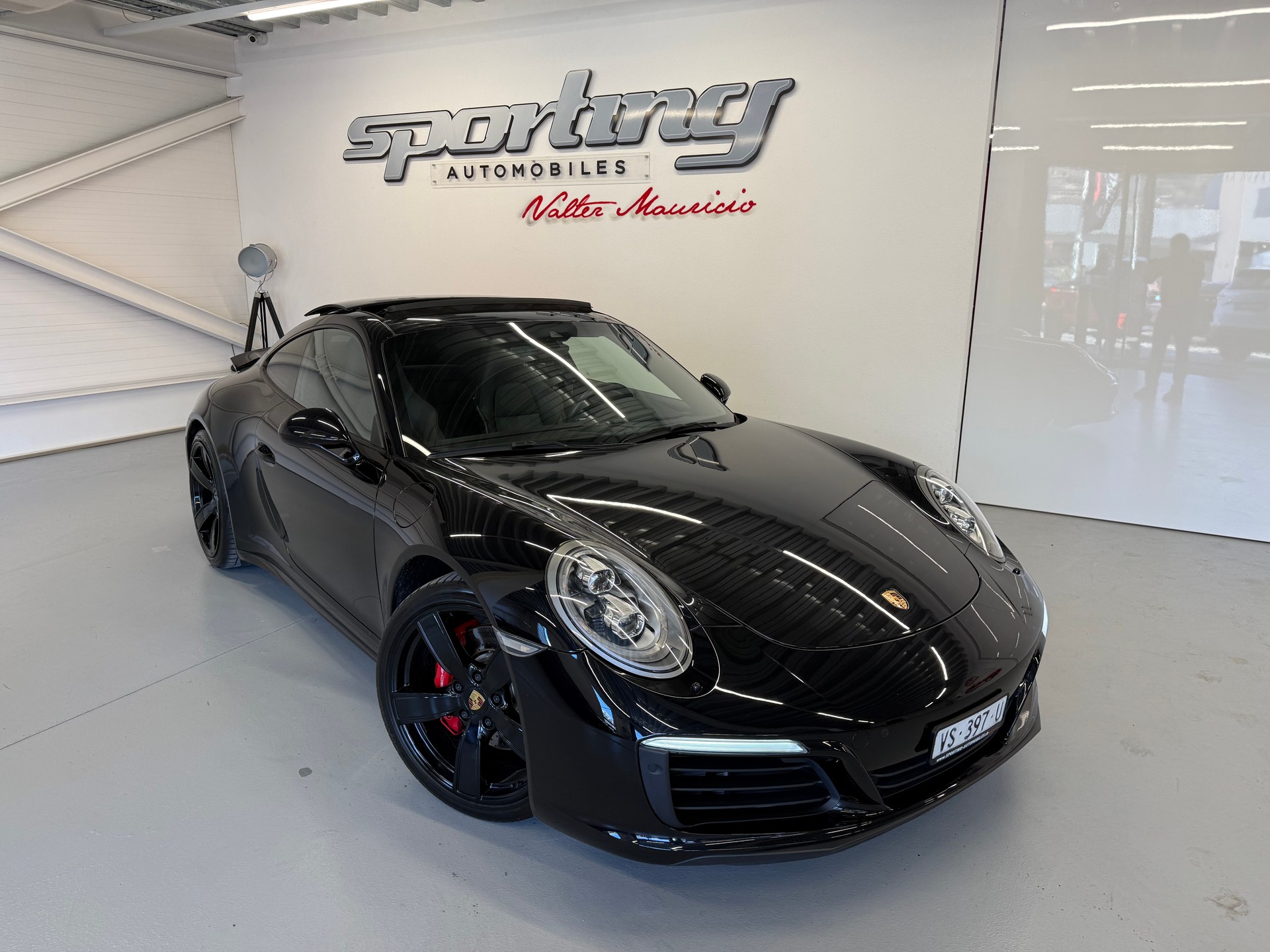 PORSCHE 911 Carrera 4S PDK fulls black modèle 2017 CH Auto-image-1