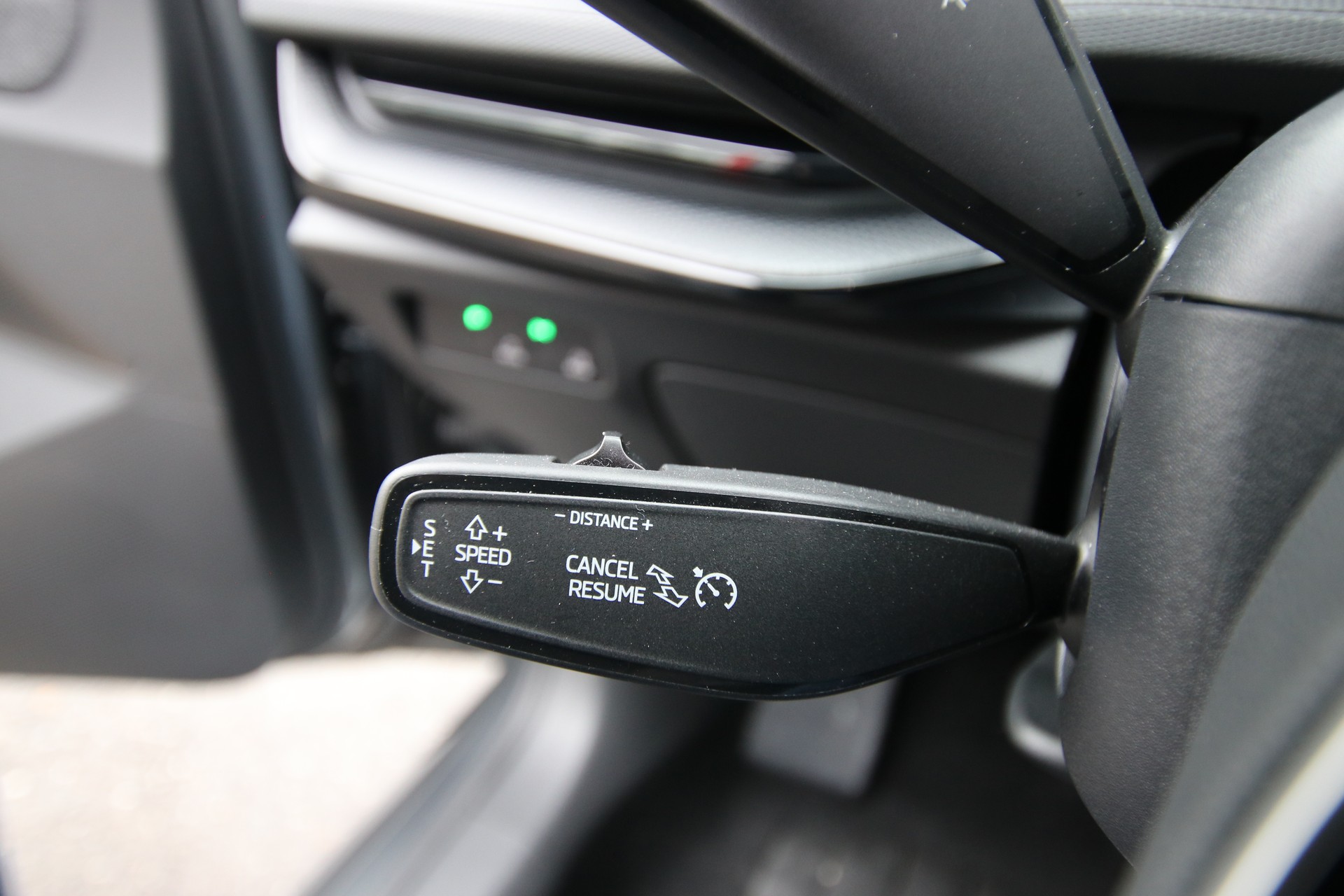 SKODA Superb Combi 1.5 eTSI Selection DSG *Werksgarantie bis 02.2030*-image-24