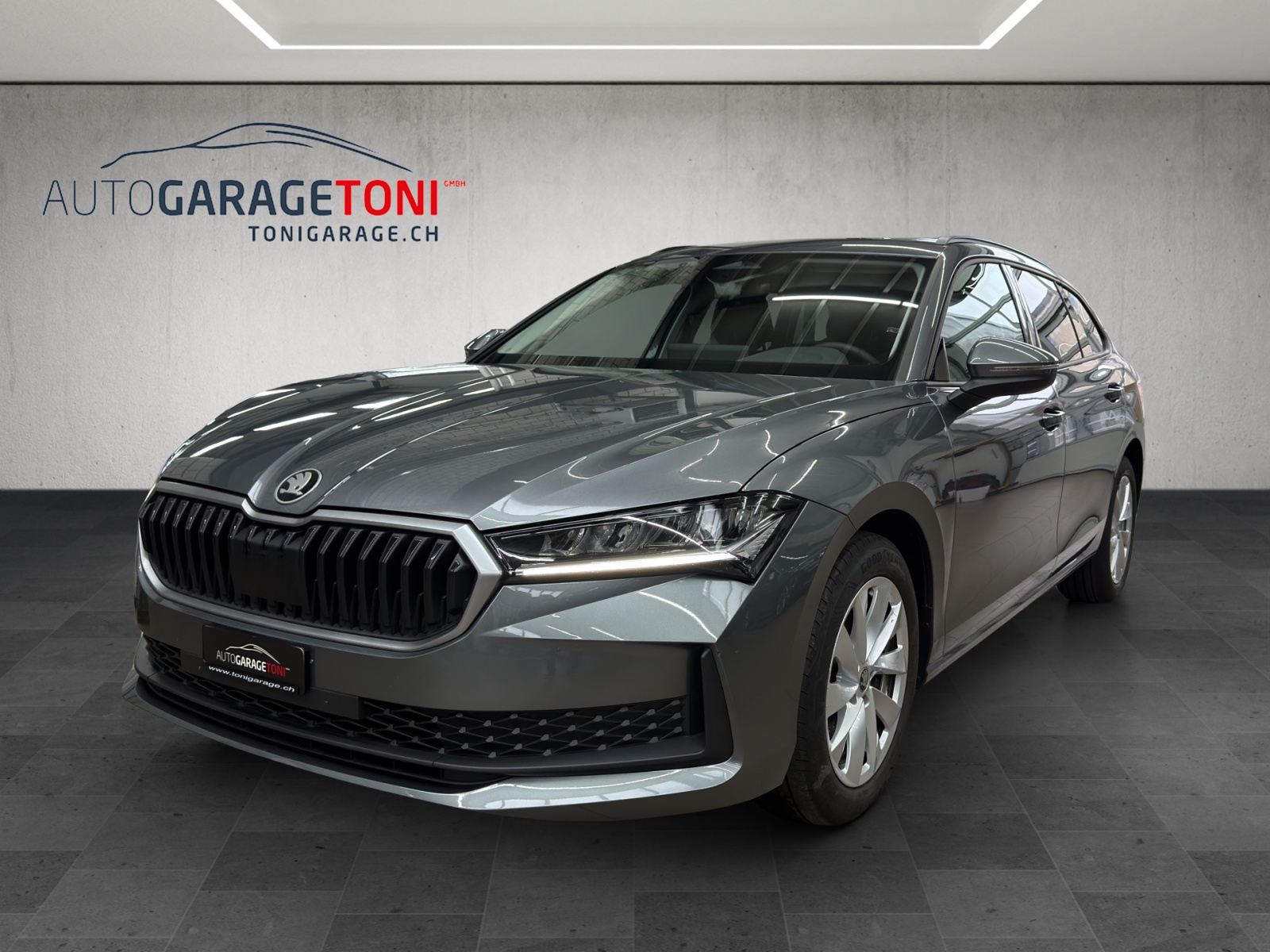 SKODA Superb Combi 1.5 eTSI Selection DSG *Werksgarantie bis 02.2030*-image-0