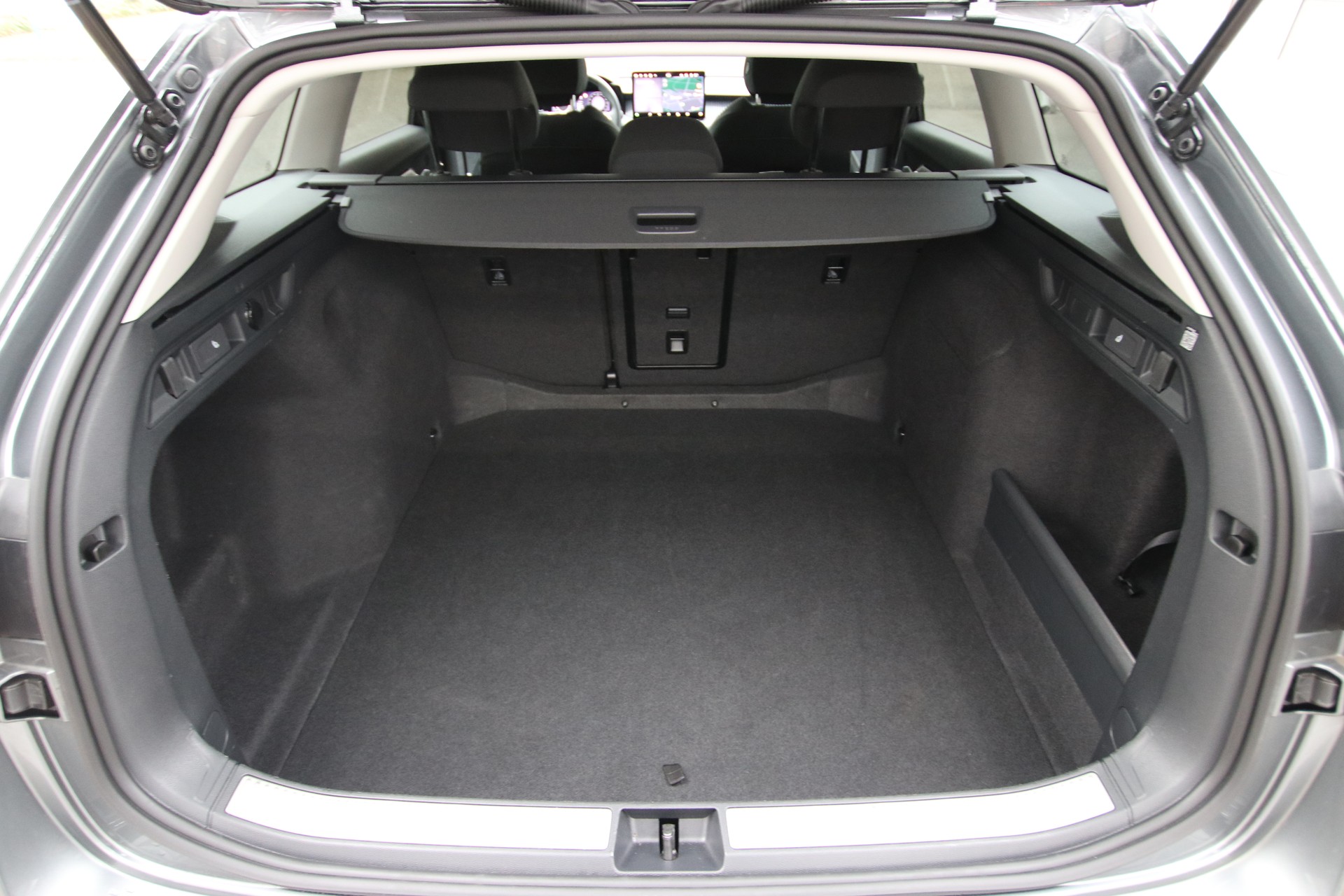 SKODA Superb Combi 1.5 eTSI Selection DSG *Werksgarantie bis 02.2030*-image-15
