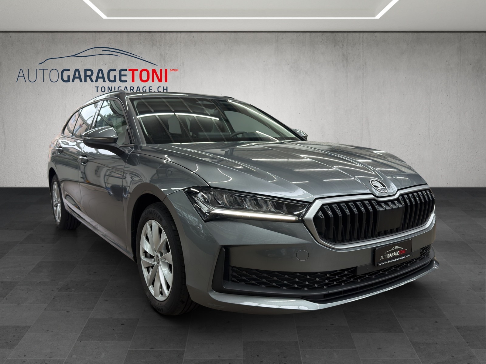 SKODA Superb Combi 1.5 eTSI Selection DSG *Werksgarantie bis 02.2030*-image-1
