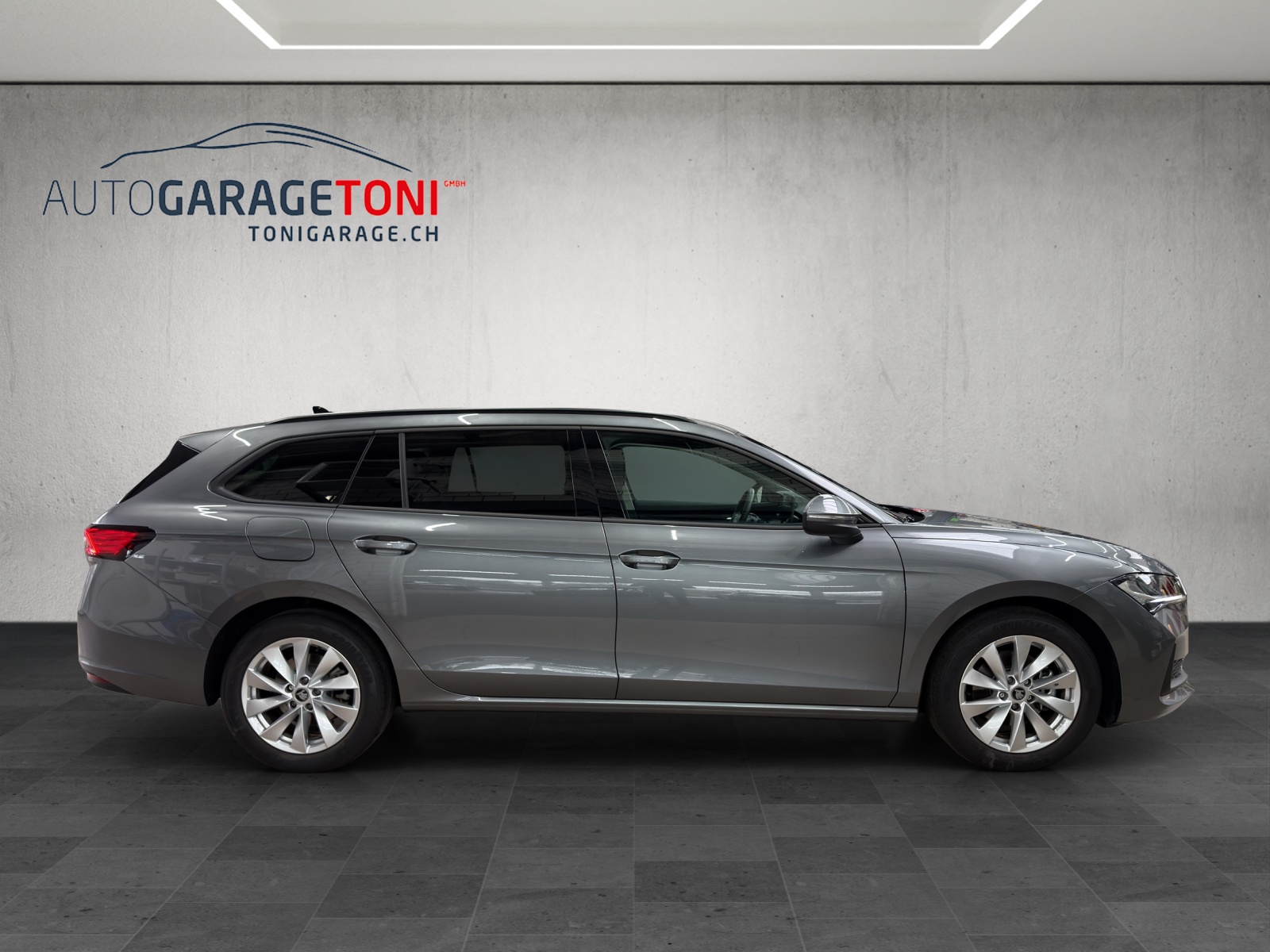 SKODA Superb Combi 1.5 eTSI Selection DSG *Werksgarantie bis 02.2030*-image-4