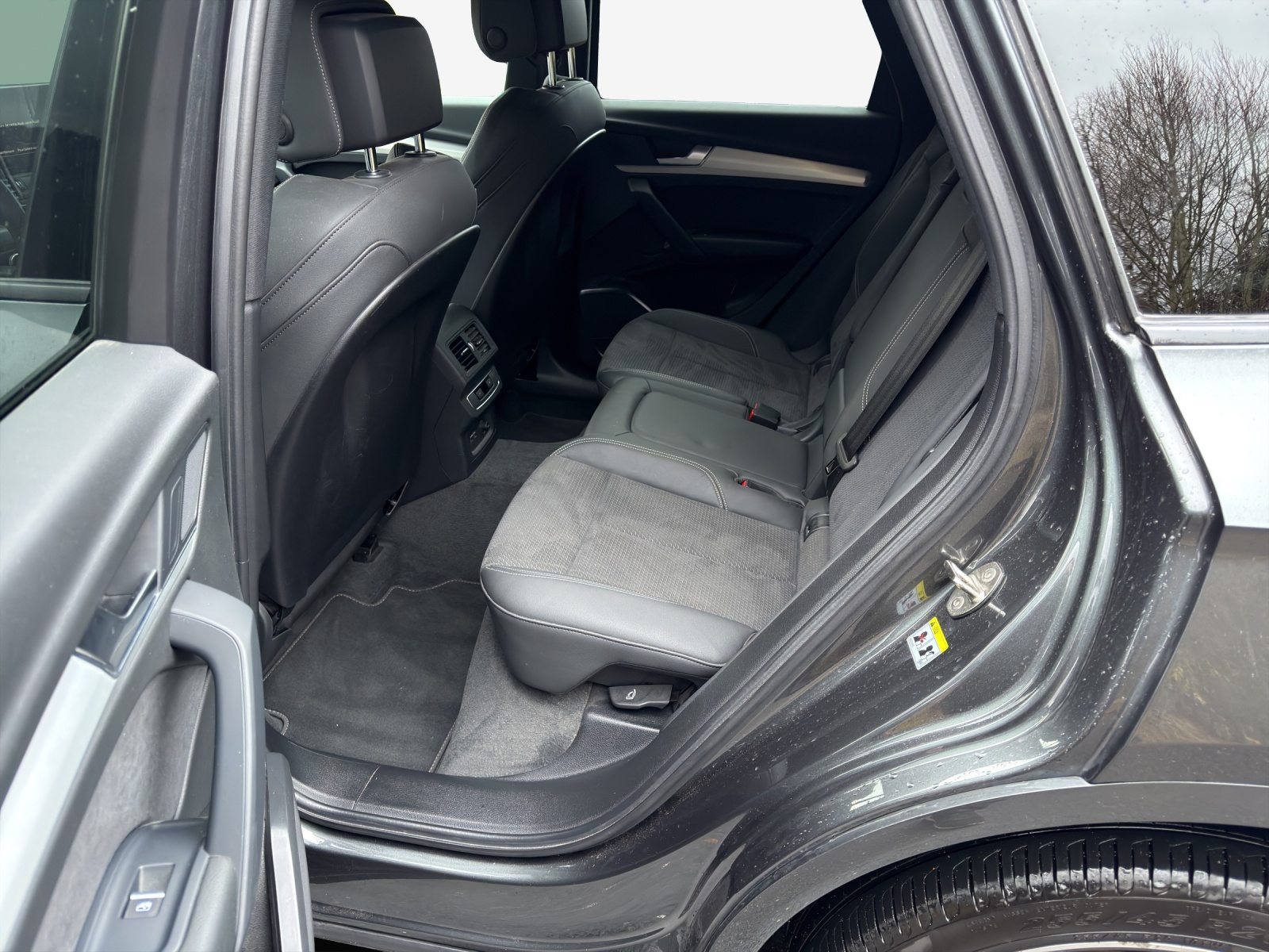 AUDI Q5 50 TFSI e PHEV S line quattro S-tronic-image-12