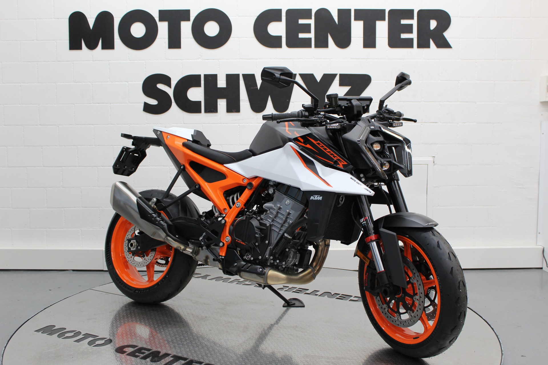 KTM 990 Duke R-showroom-element-1