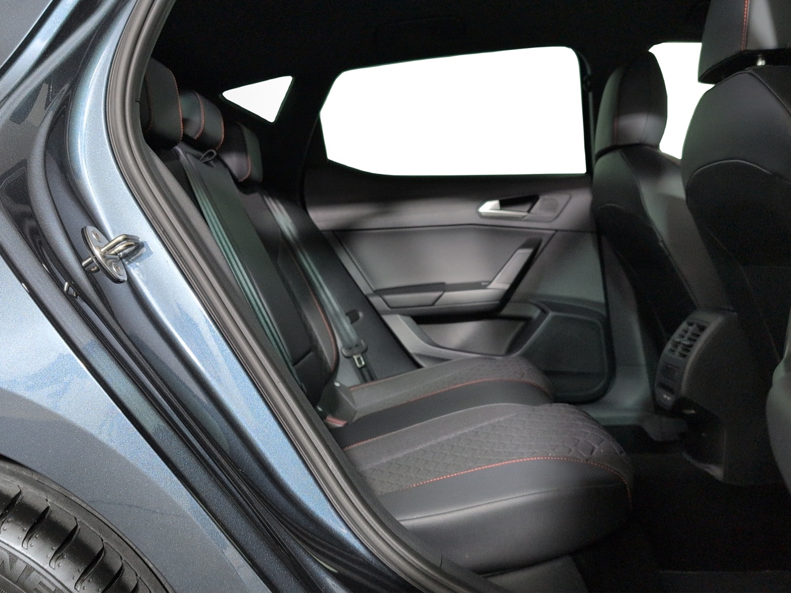 SEAT Leon 1.5 eTSI mHEV DSG FR-image-13