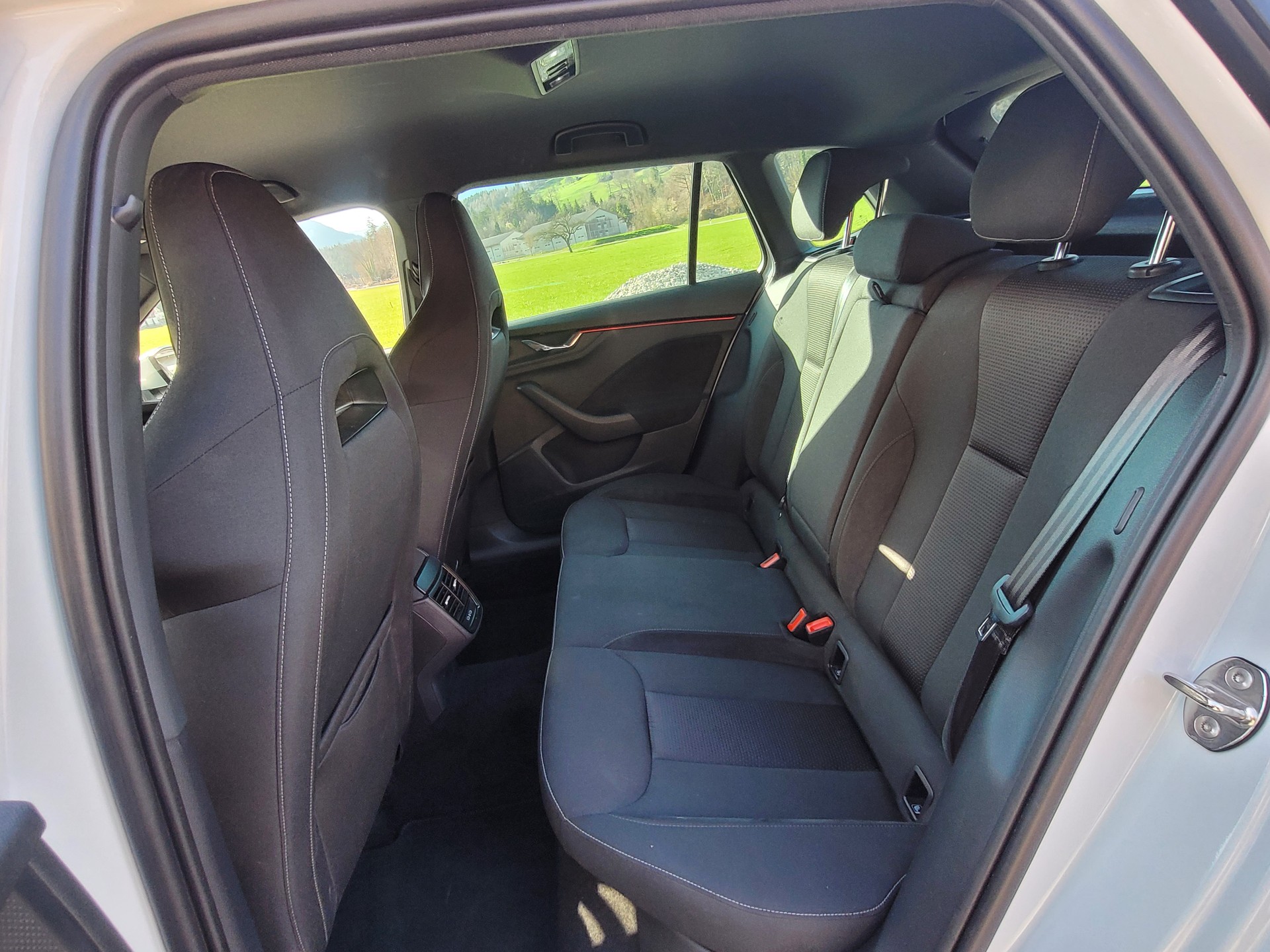 SKODA Kamiq 1.0 TSI Selection DSG-image-12