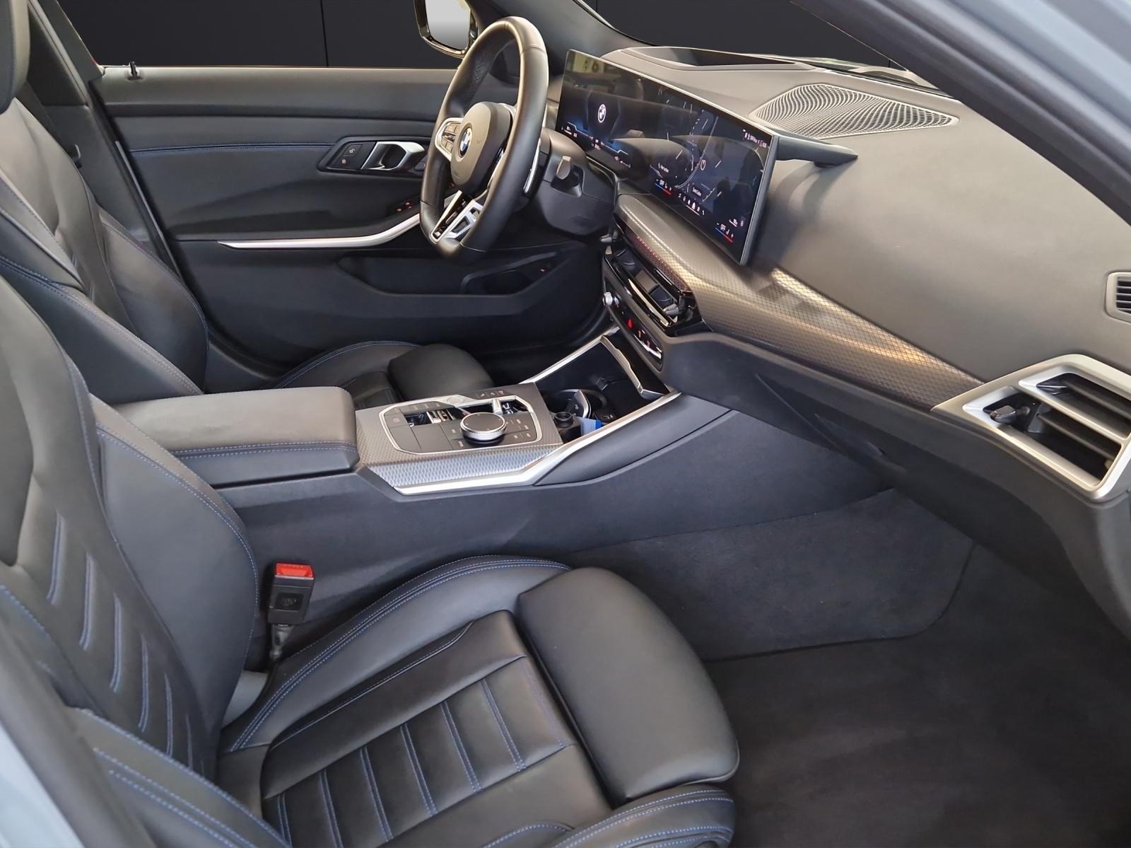 BMW 320d xDrive Touring-image-14