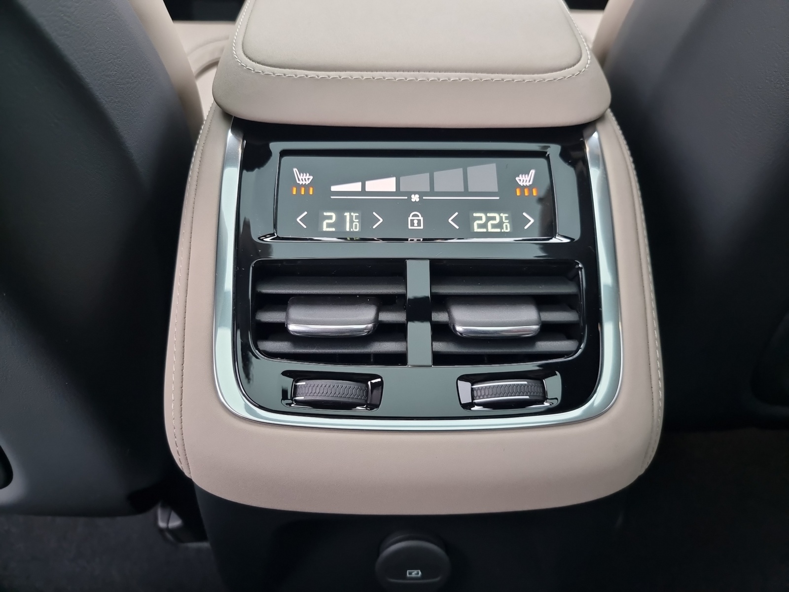 VOLVO XC90 2.0 T8 TE Ultra Dark eAWD-image-15