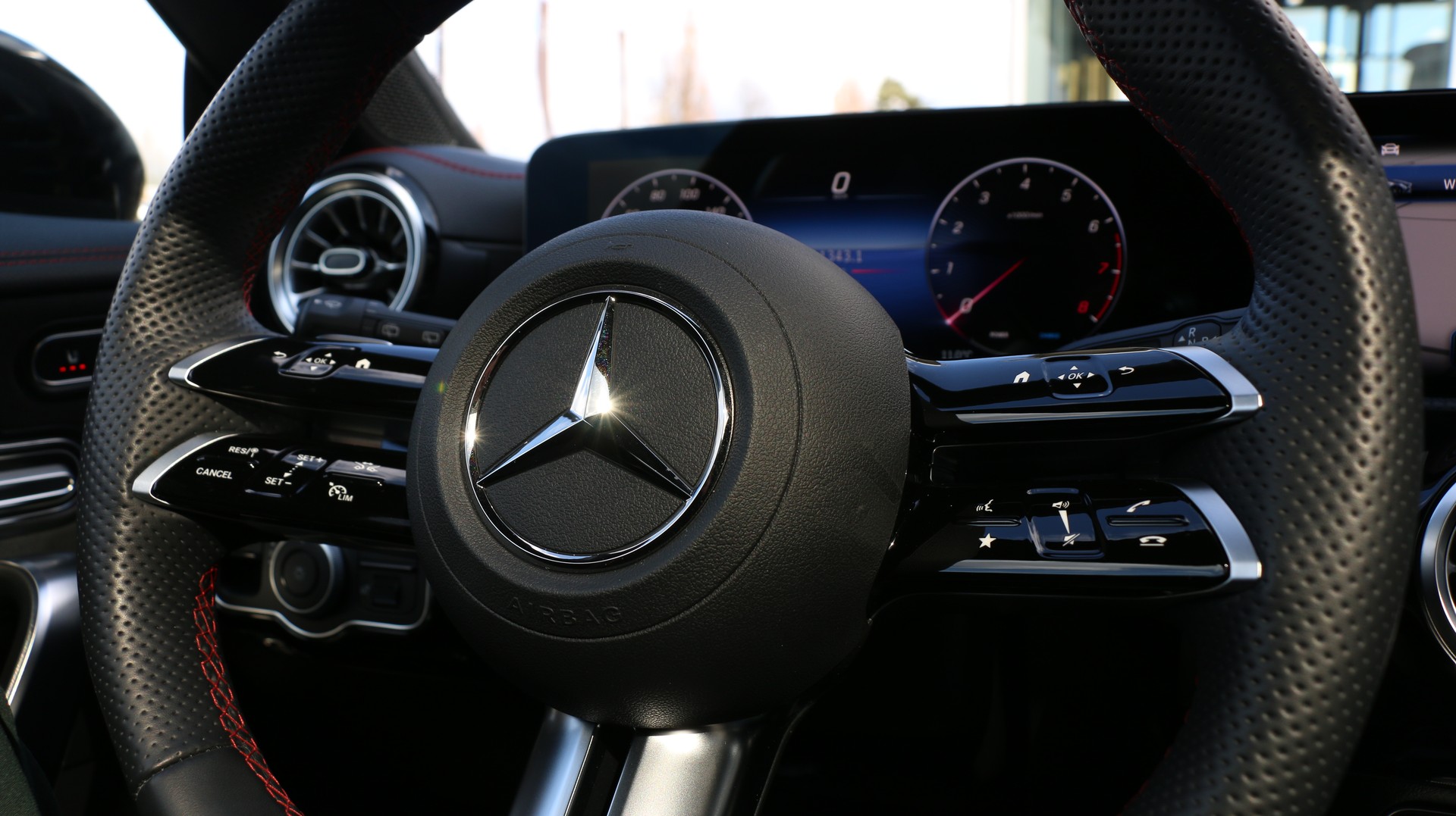 MERCEDES-BENZ CLA SB 180 7G-DCT-image-15