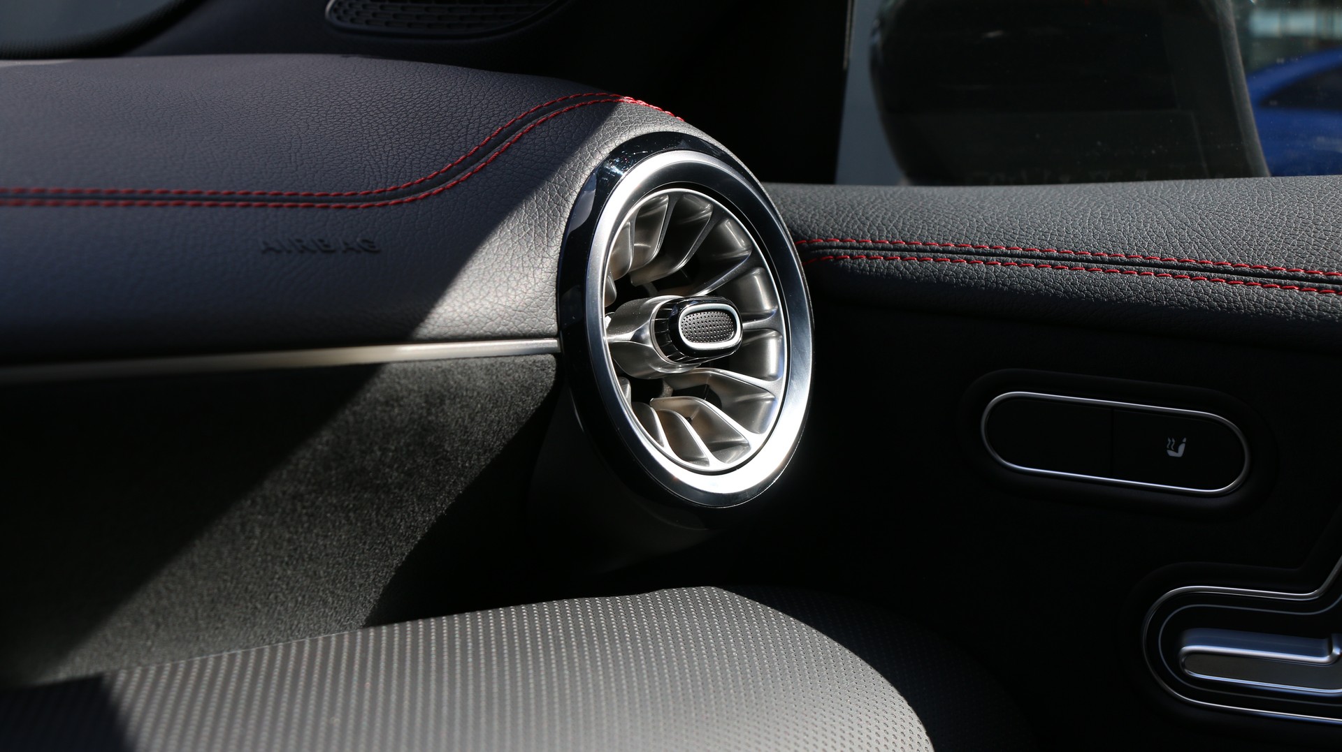 MERCEDES-BENZ CLA SB 180 7G-DCT-image-12