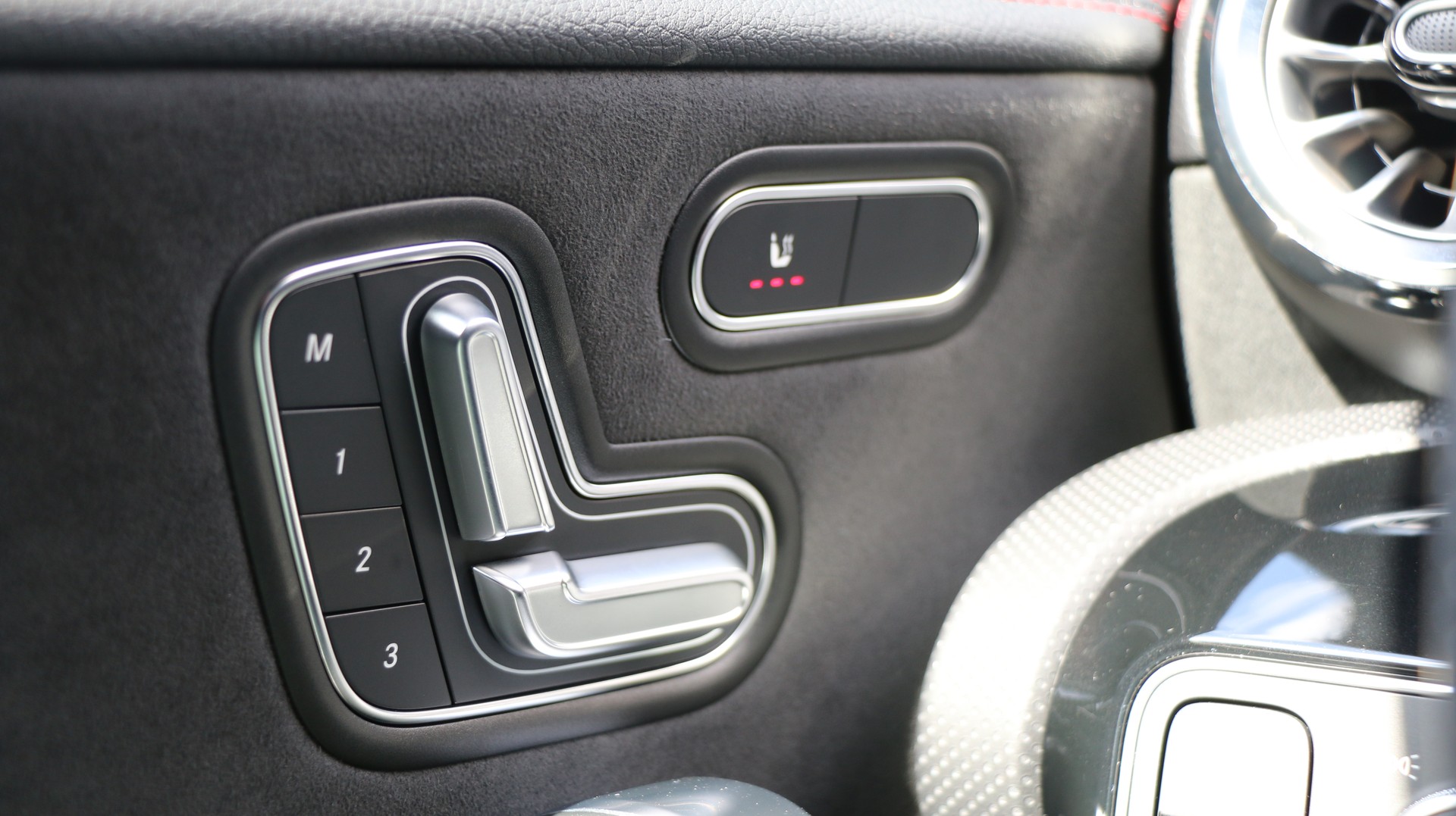MERCEDES-BENZ CLA SB 180 7G-DCT-image-13