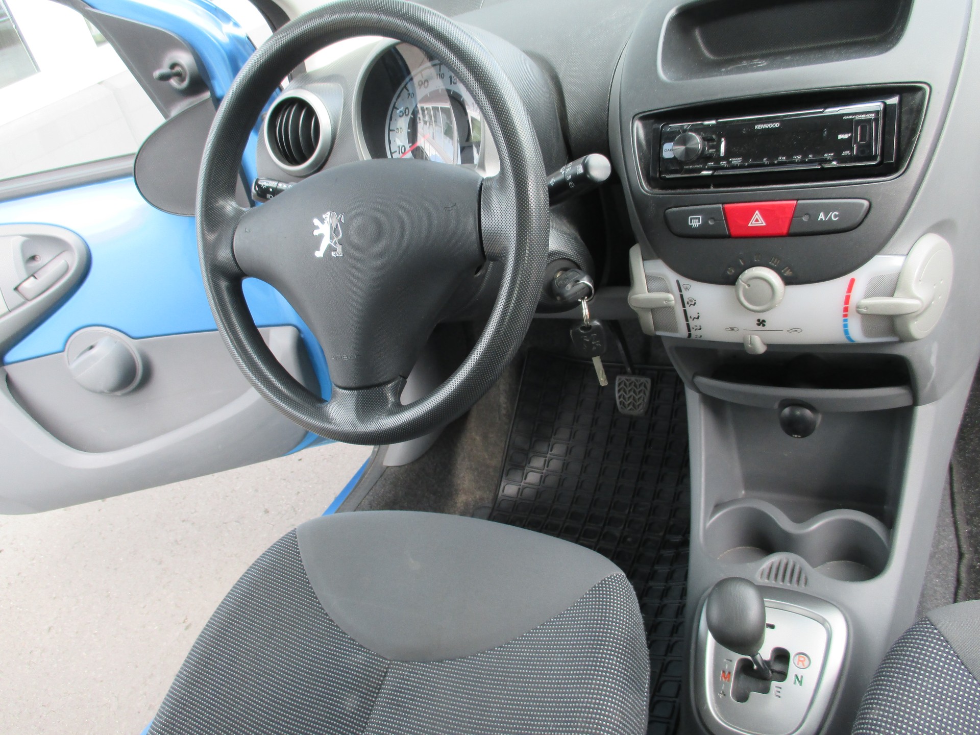 PEUGEOT 107 1.0 City Move 2-Tronic-image-12