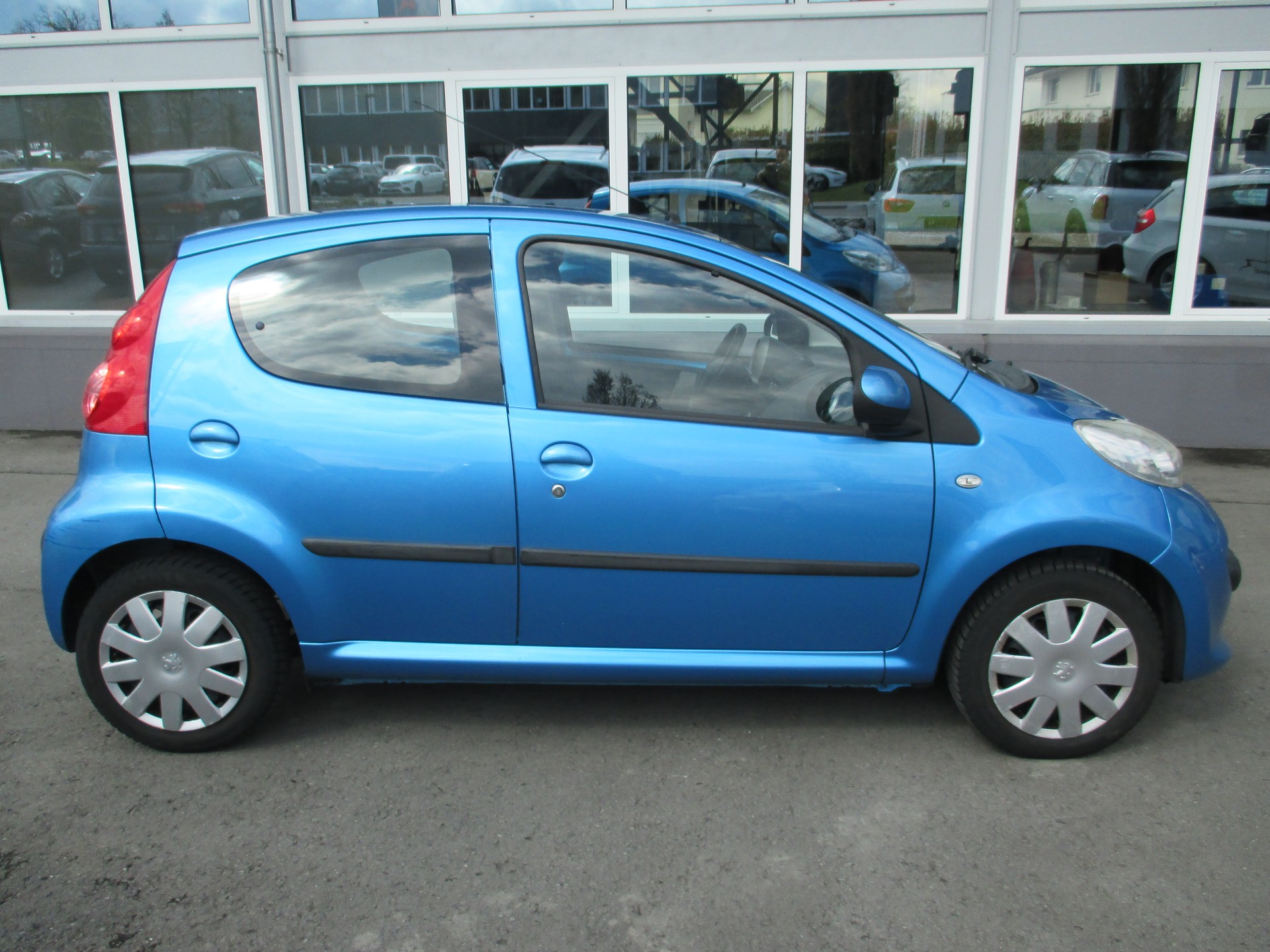 PEUGEOT 107 1.0 City Move 2-Tronic-image-3