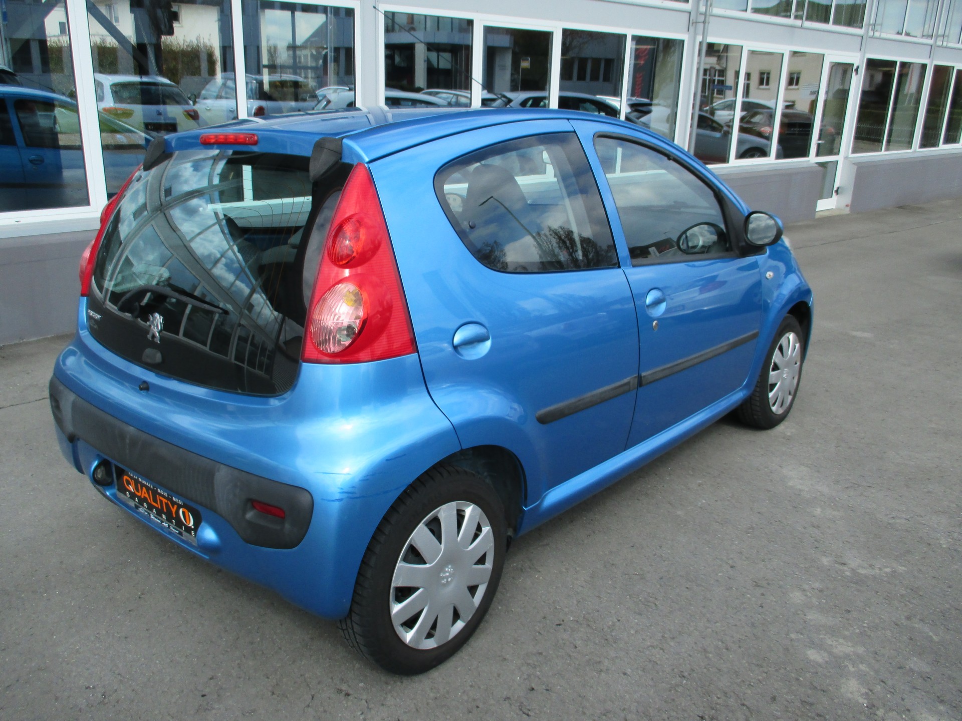 PEUGEOT 107 1.0 City Move 2-Tronic-image-4
