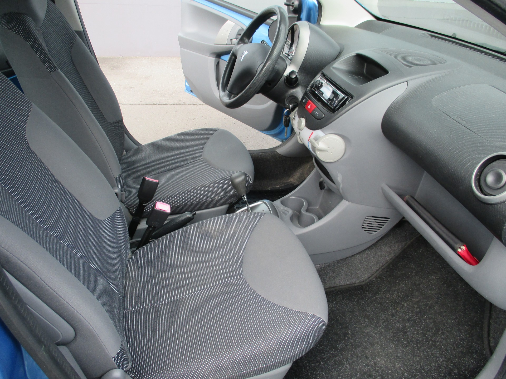 PEUGEOT 107 1.0 City Move 2-Tronic-image-11