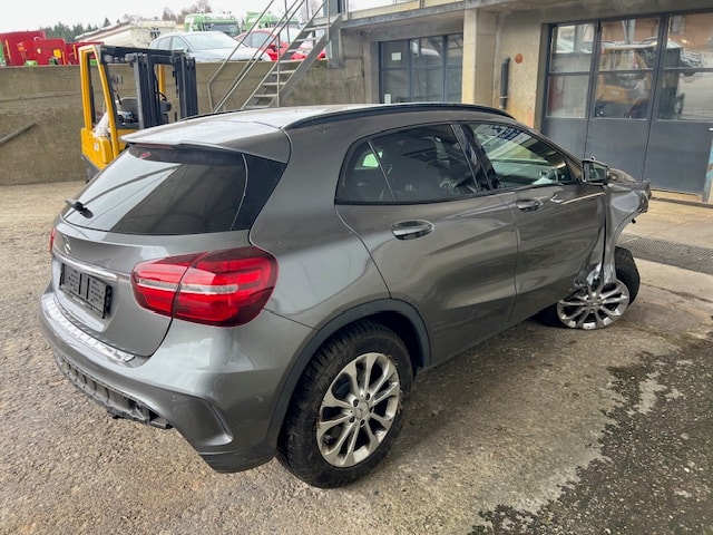 MERCEDES-BENZ GLA 250-image-14