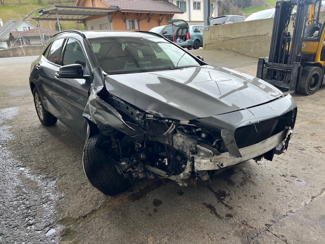 MERCEDES-BENZ GLA 250-image-11