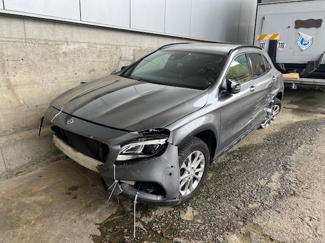 MERCEDES-BENZ GLA 250